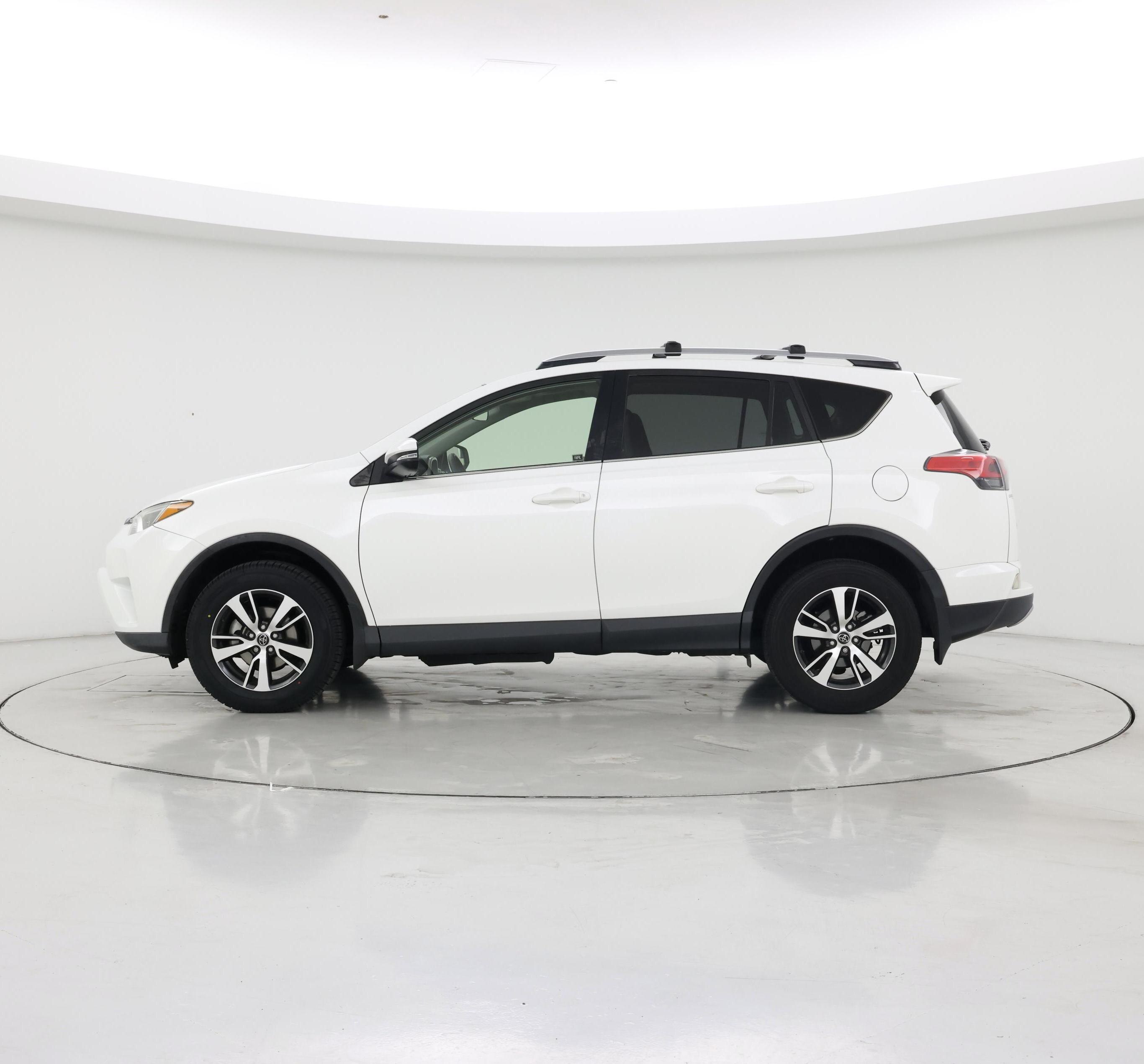 Thumbnail: 2017 Toyota RAV4 - 3