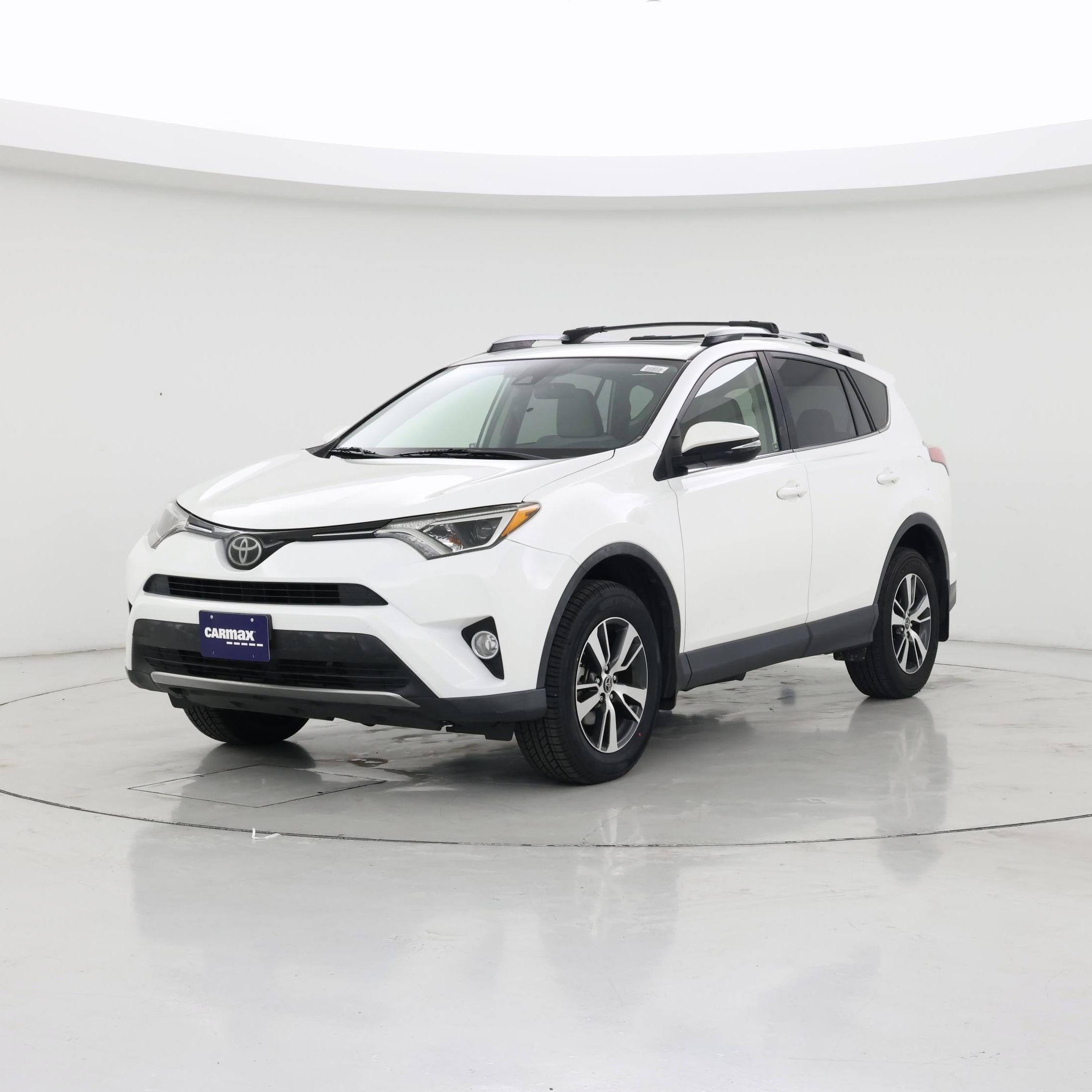 Thumbnail: 2017 Toyota RAV4 - 4