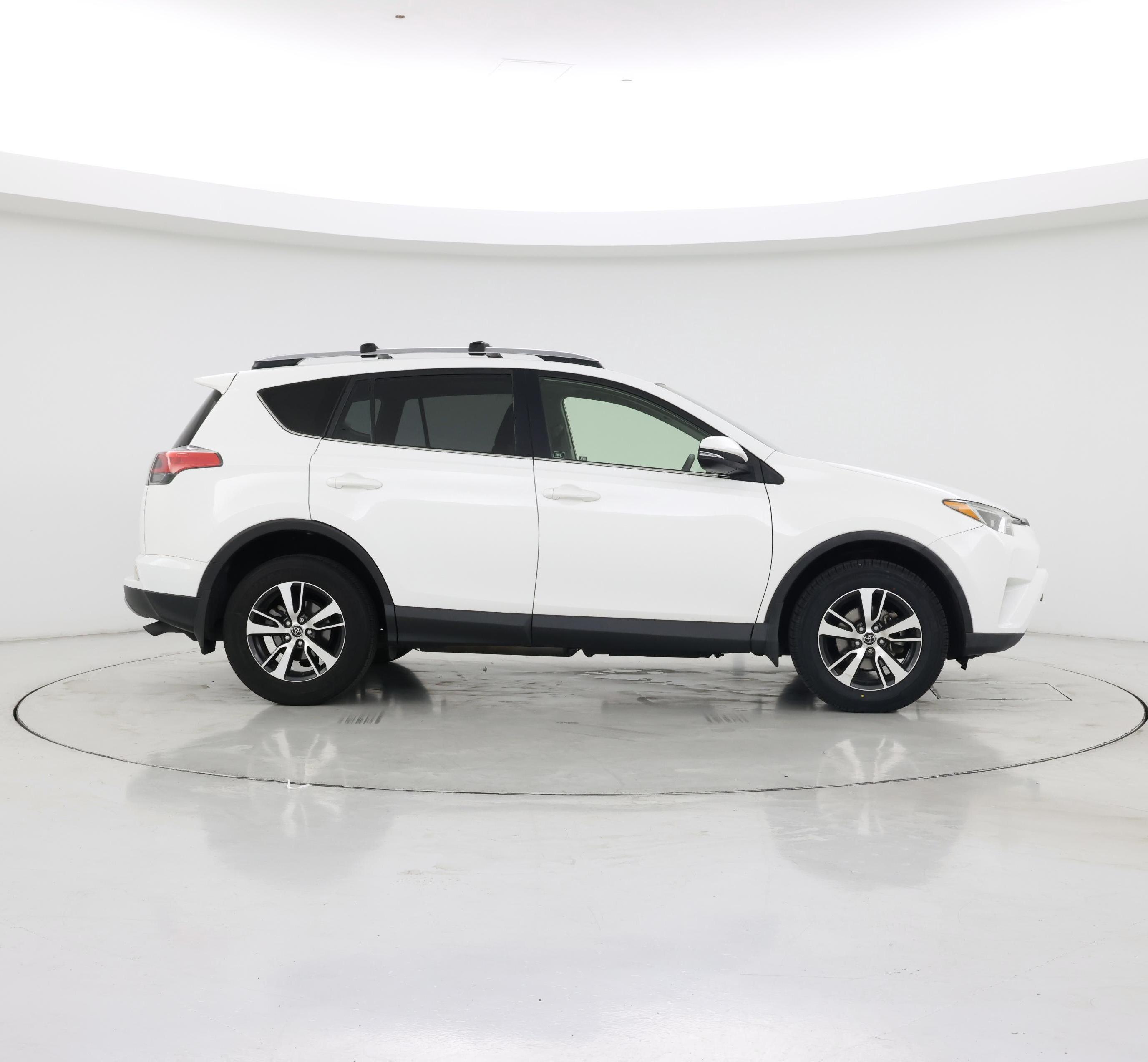 Thumbnail: 2017 Toyota RAV4 - 7