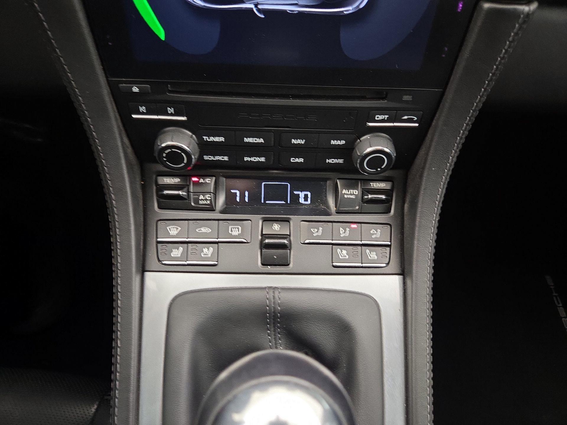 Thumbnail: 2021 Porsche 718 Boxster - 16