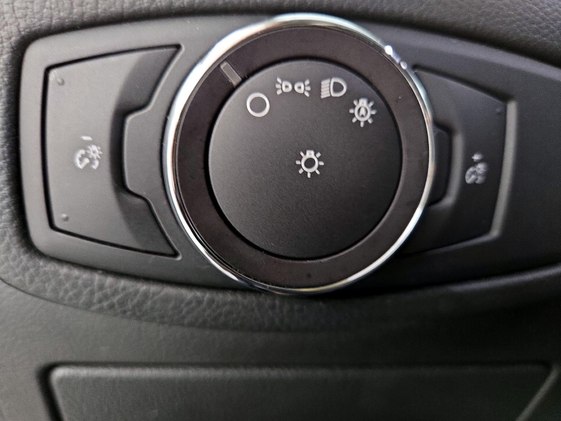 Thumbnail: 2018 Ford Edge - 13