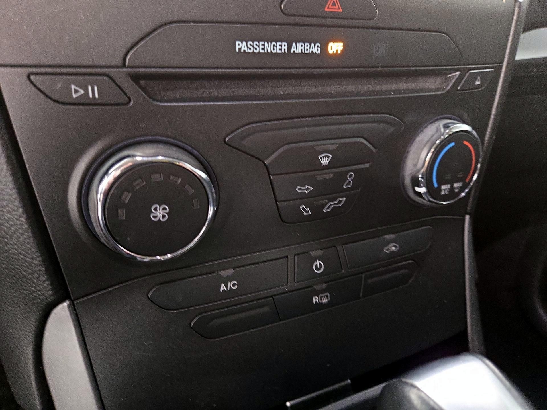 Thumbnail: 2018 Ford Edge - 16