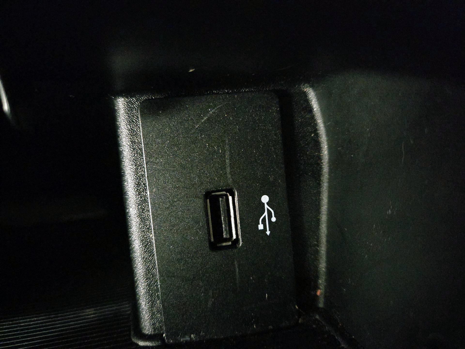 Thumbnail: 2018 Ford Edge - 18