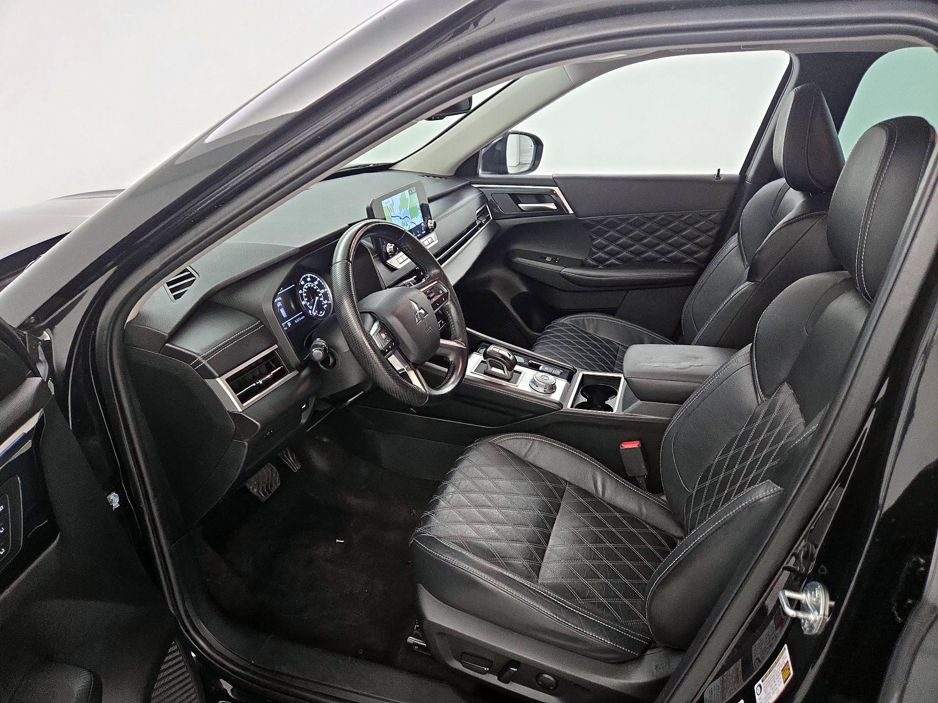 Thumbnail: 2022 Mitsubishi Outlander - 11