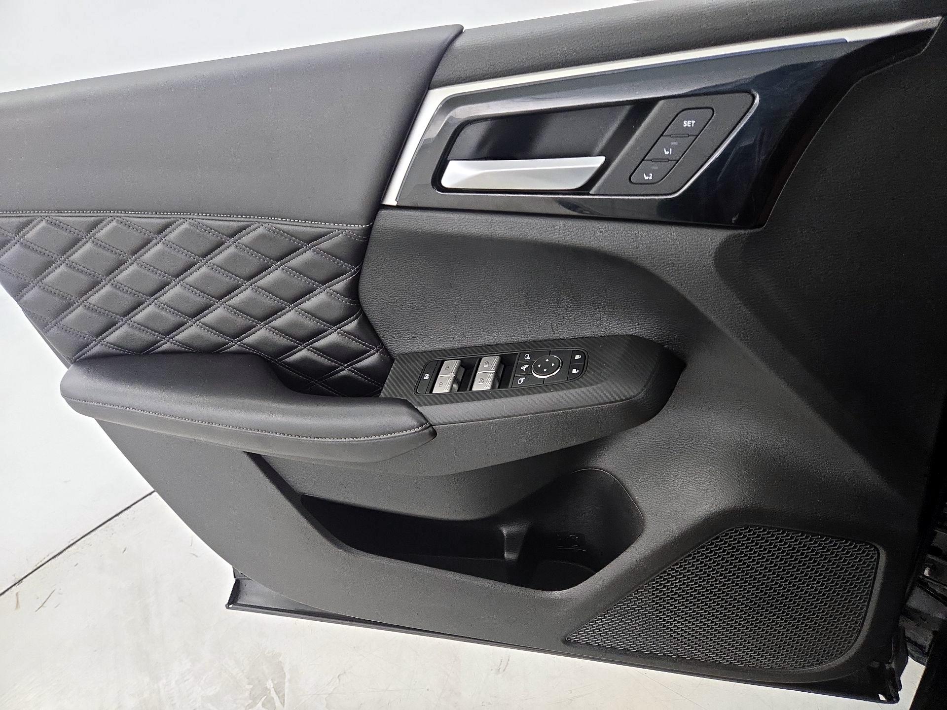 Thumbnail: 2022 Mitsubishi Outlander - 12