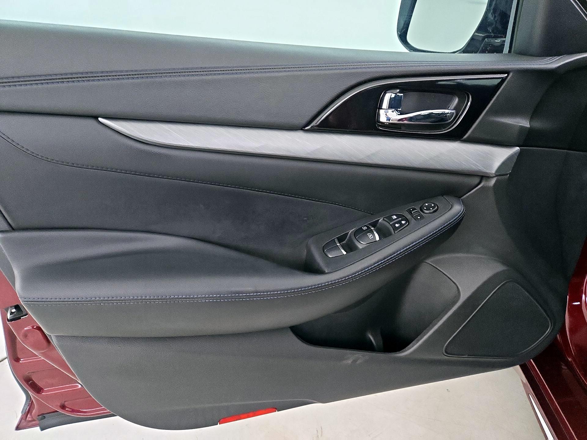 Thumbnail: 2017 Nissan Maxima - 12