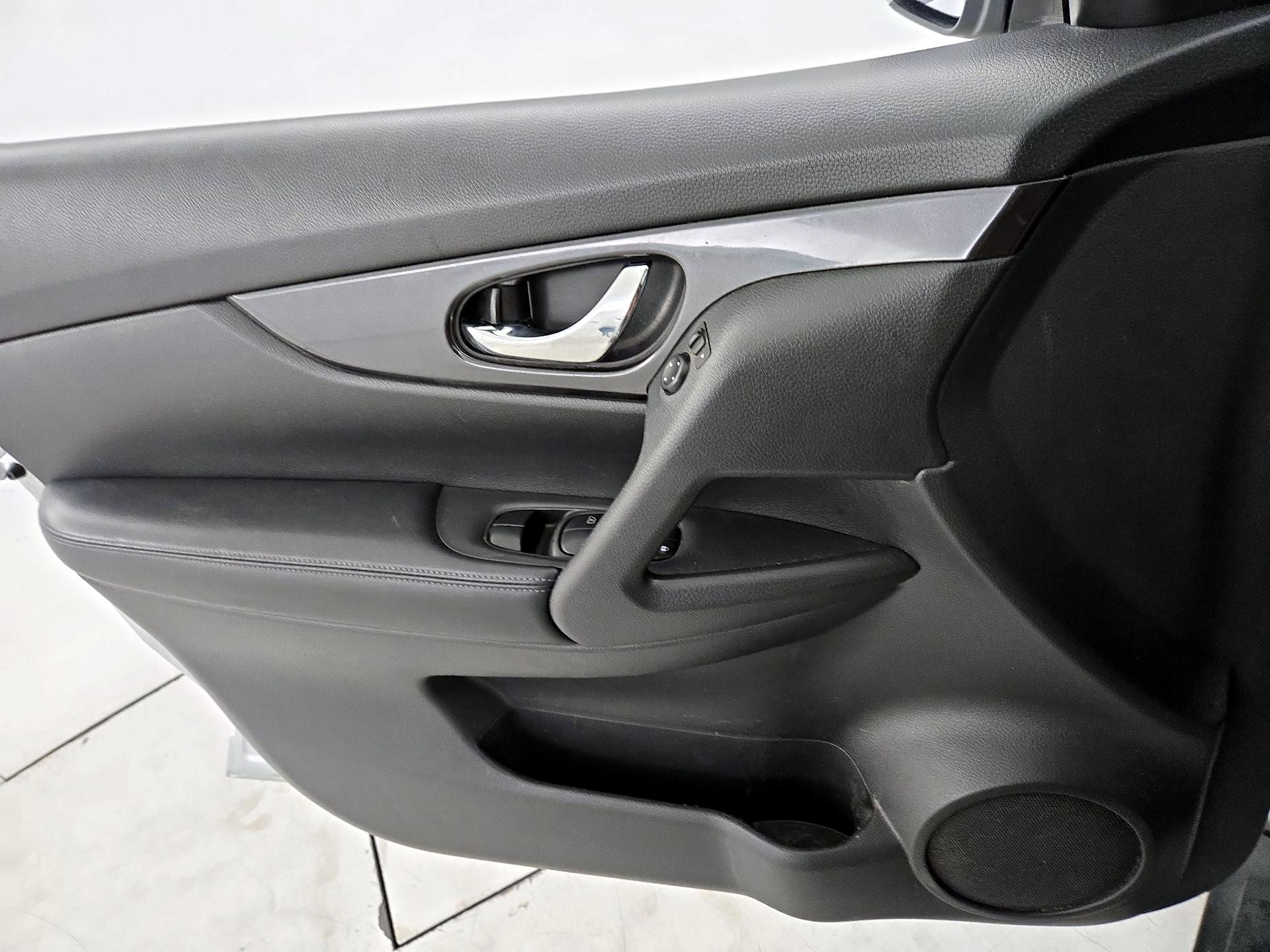 Thumbnail: 2018 Nissan Rogue - 12