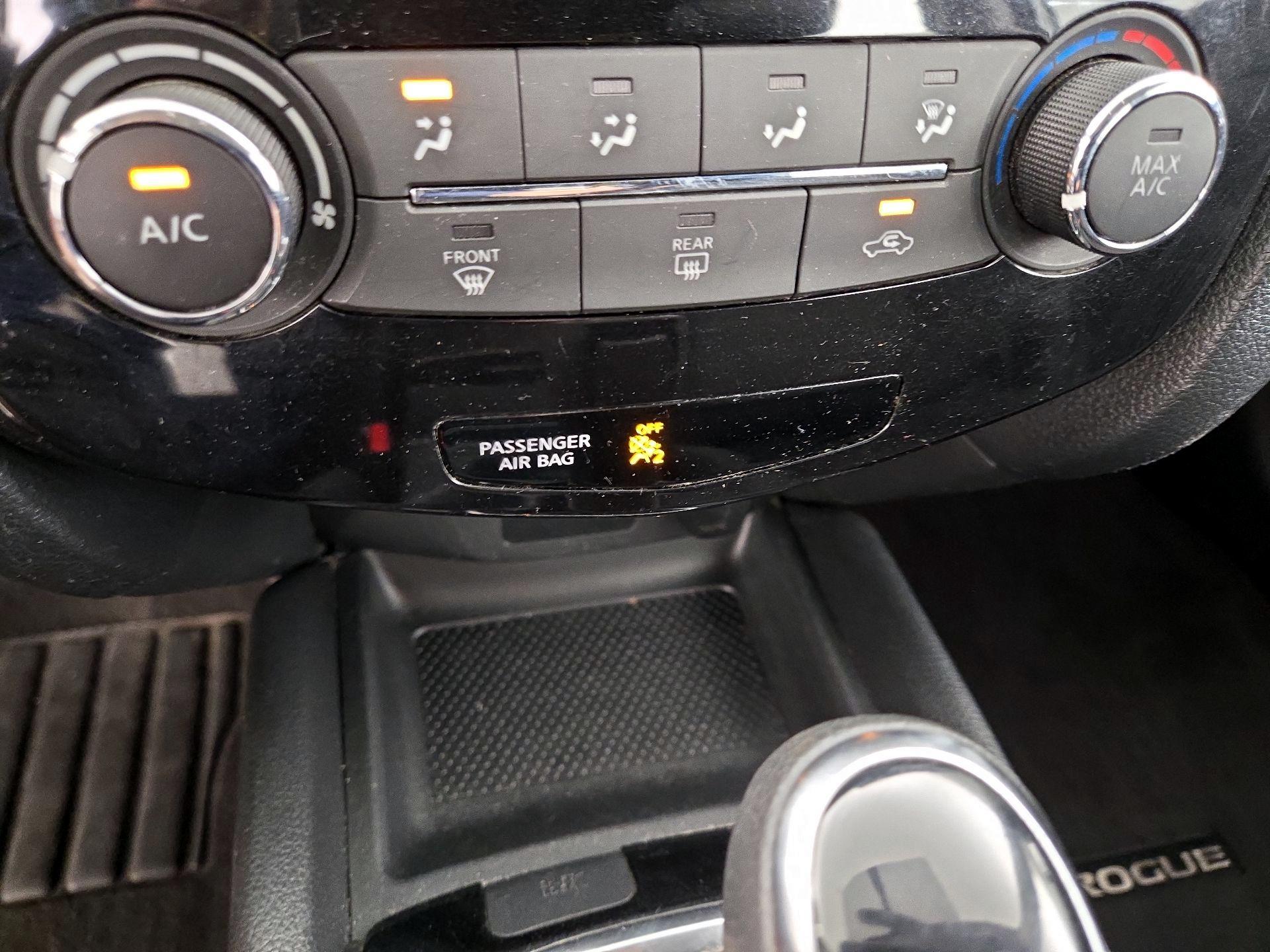 Thumbnail: 2018 Nissan Rogue - 16