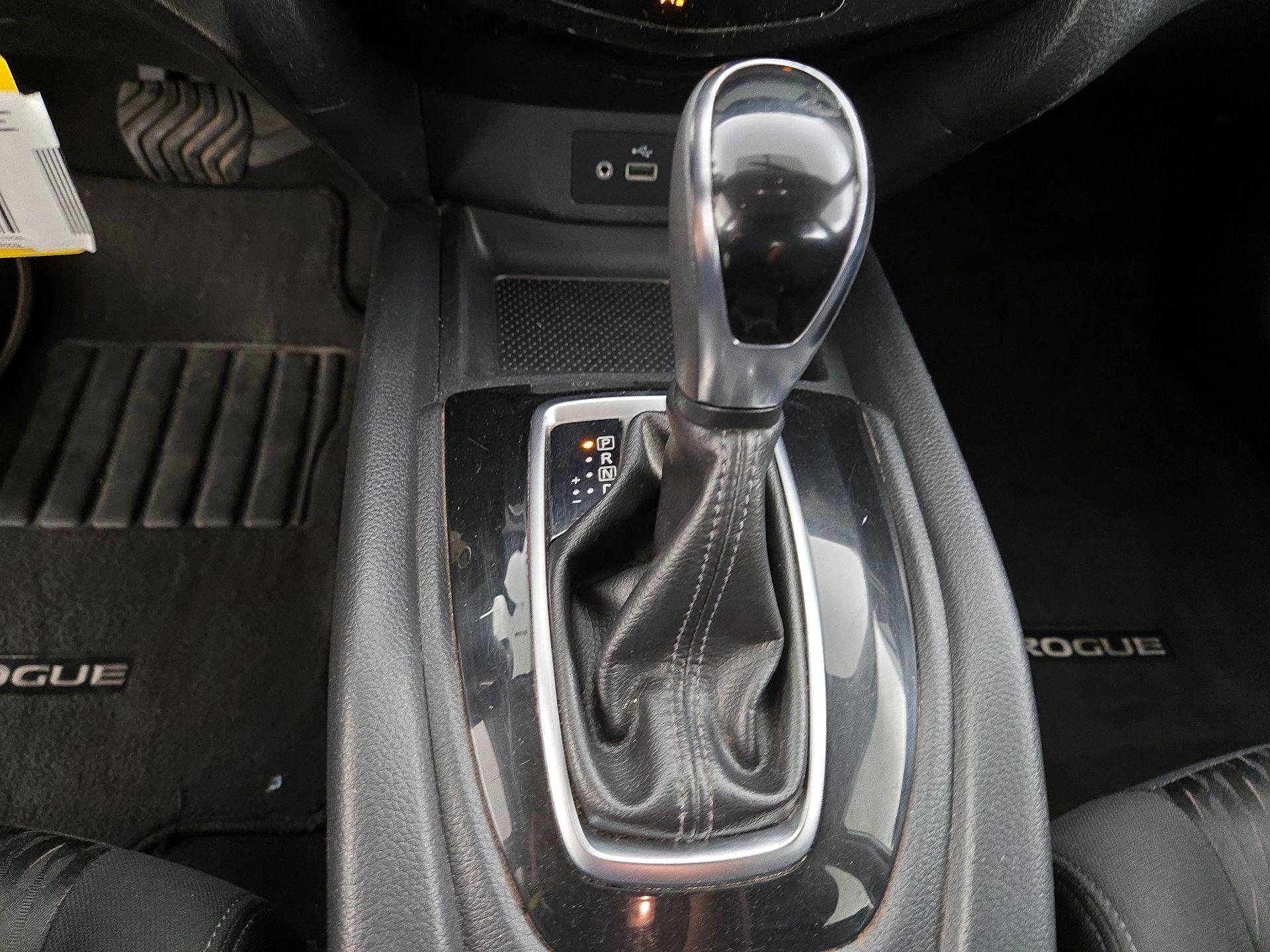 Thumbnail: 2018 Nissan Rogue - 17