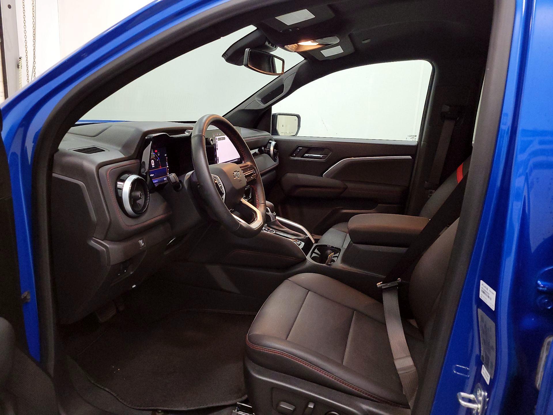 Thumbnail: 2023 Chevrolet Colorado - 11