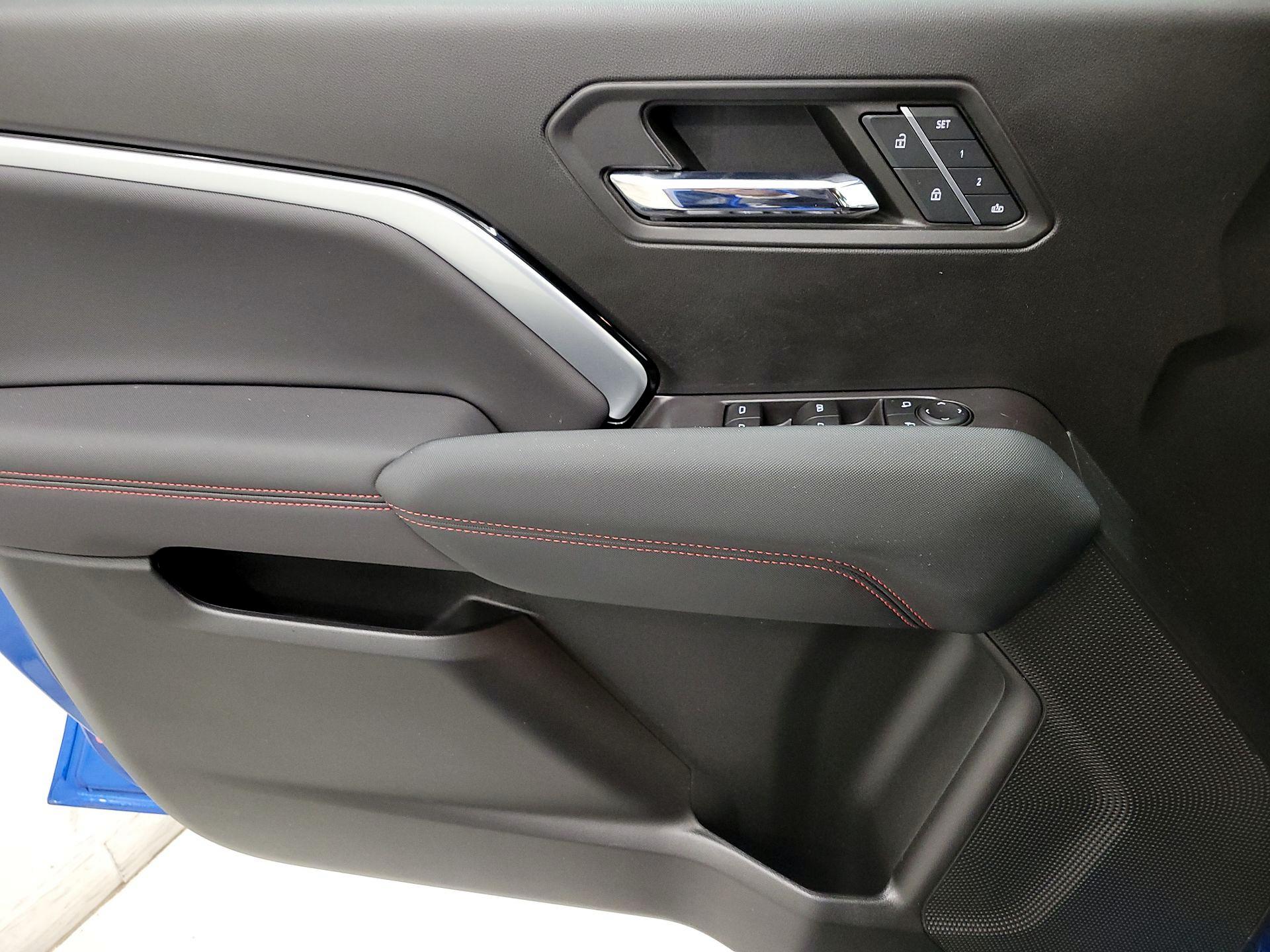 Thumbnail: 2023 Chevrolet Colorado - 12