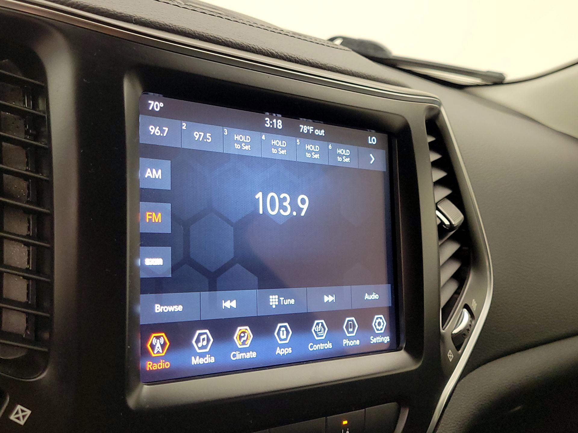 Thumbnail: 2021 Jeep Cherokee - 15