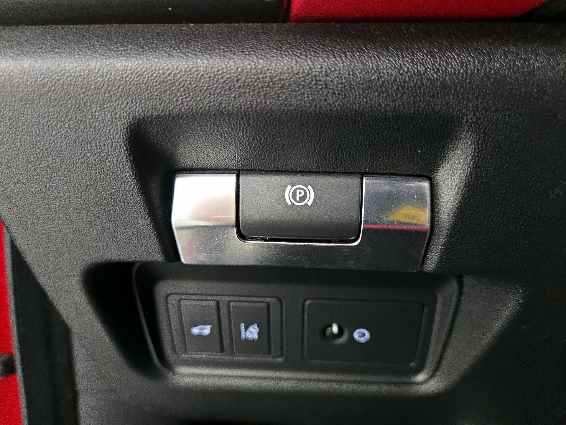 Thumbnail: 2019 Jaguar E-Pace - 13