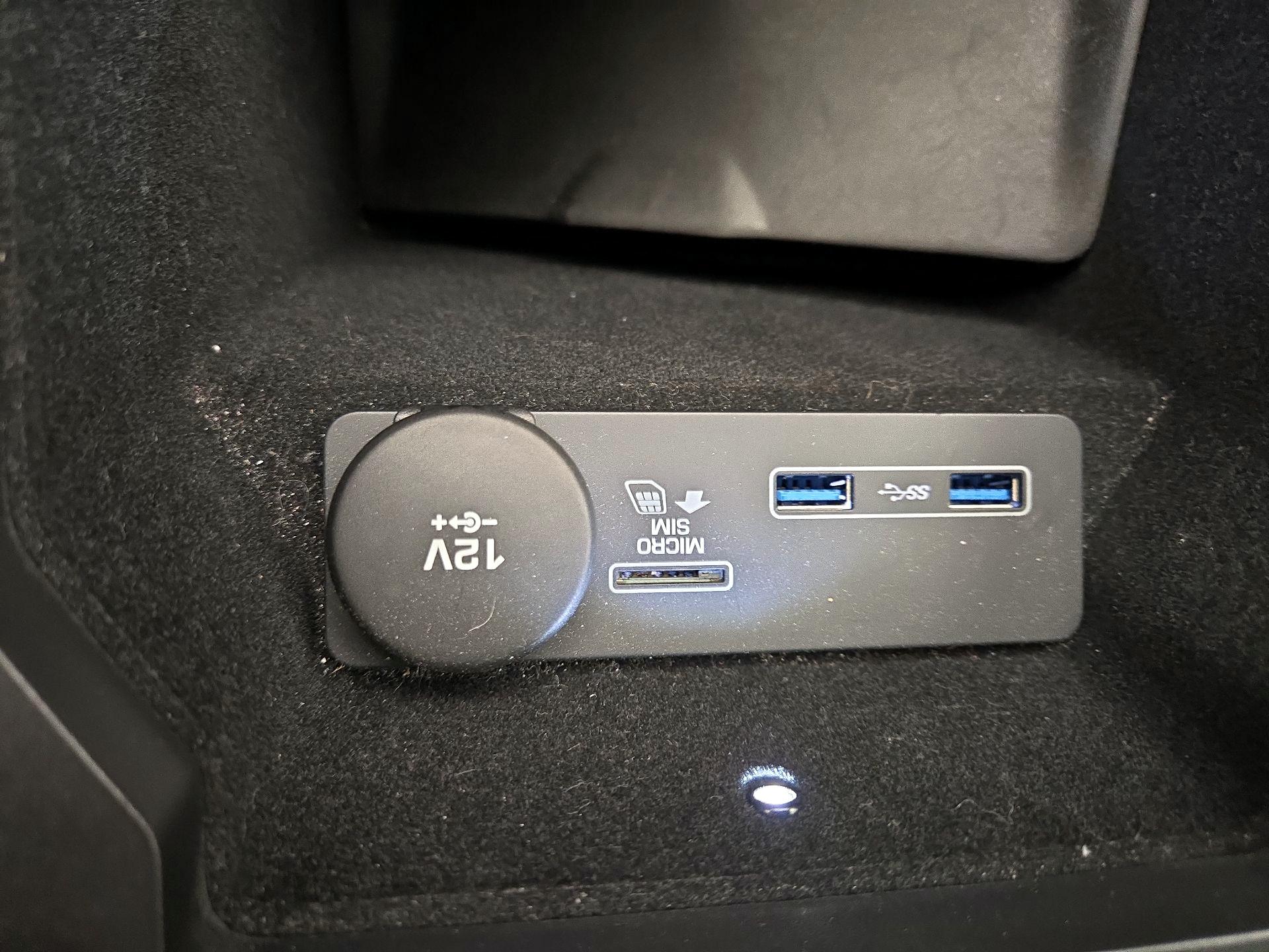 Thumbnail: 2019 Jaguar E-Pace - 19