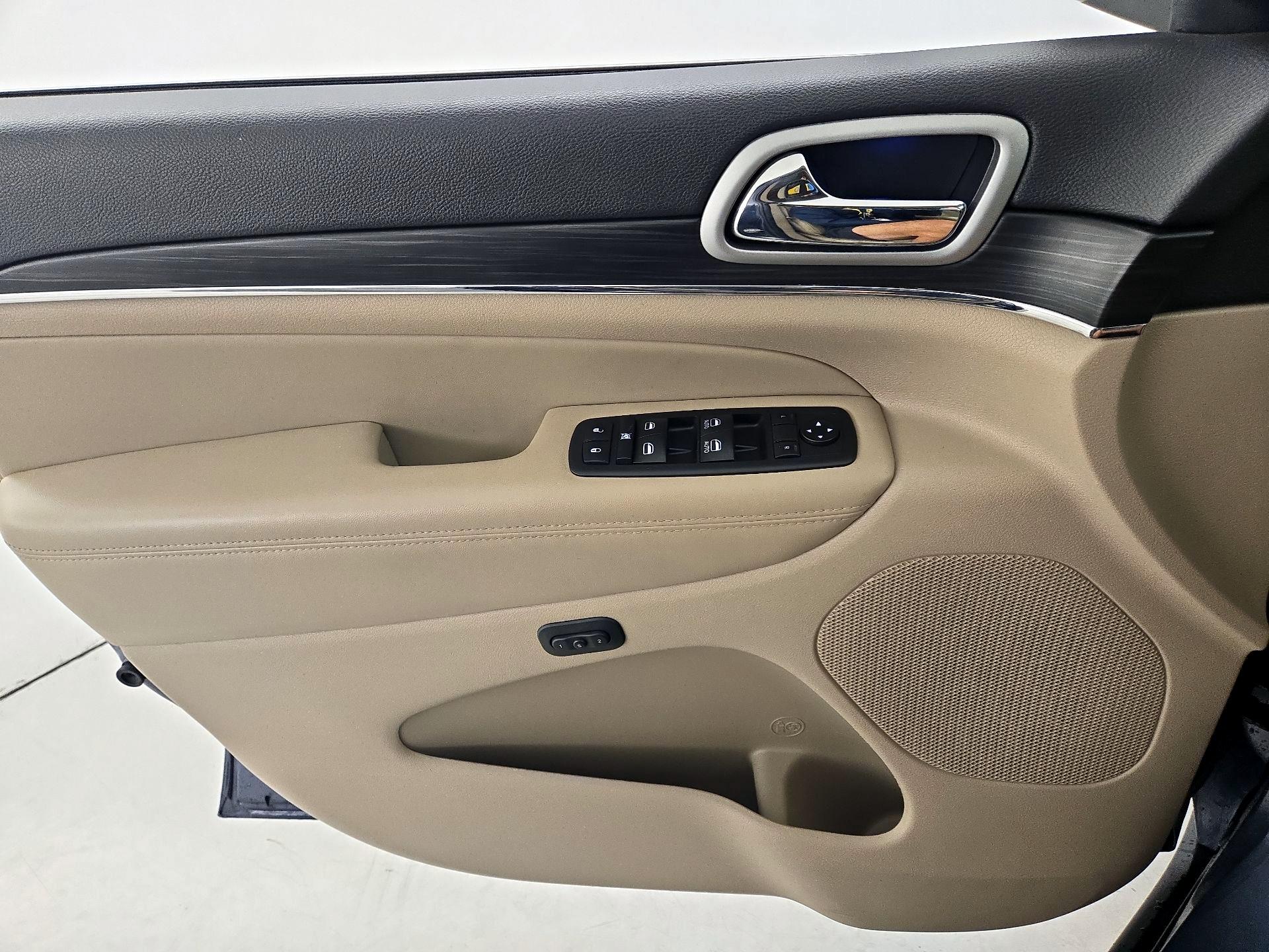 Thumbnail: 2020 Jeep Grand Cherokee - 12