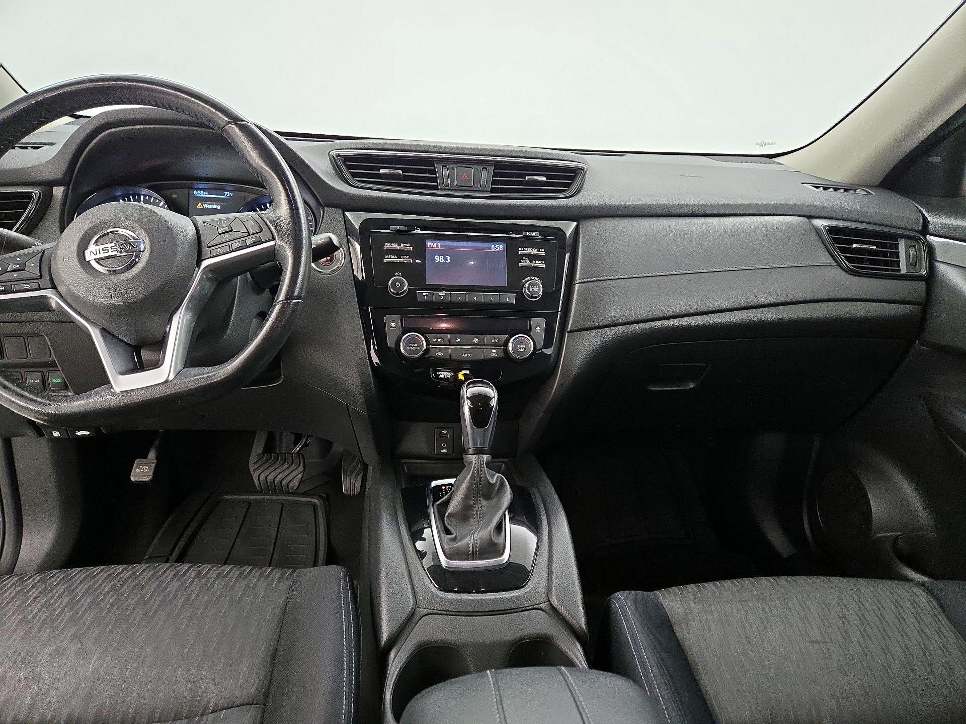 Thumbnail: 2017 Nissan Rogue - 9