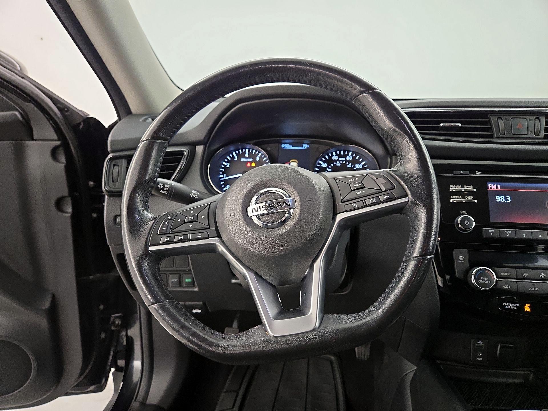 Thumbnail: 2017 Nissan Rogue - 10