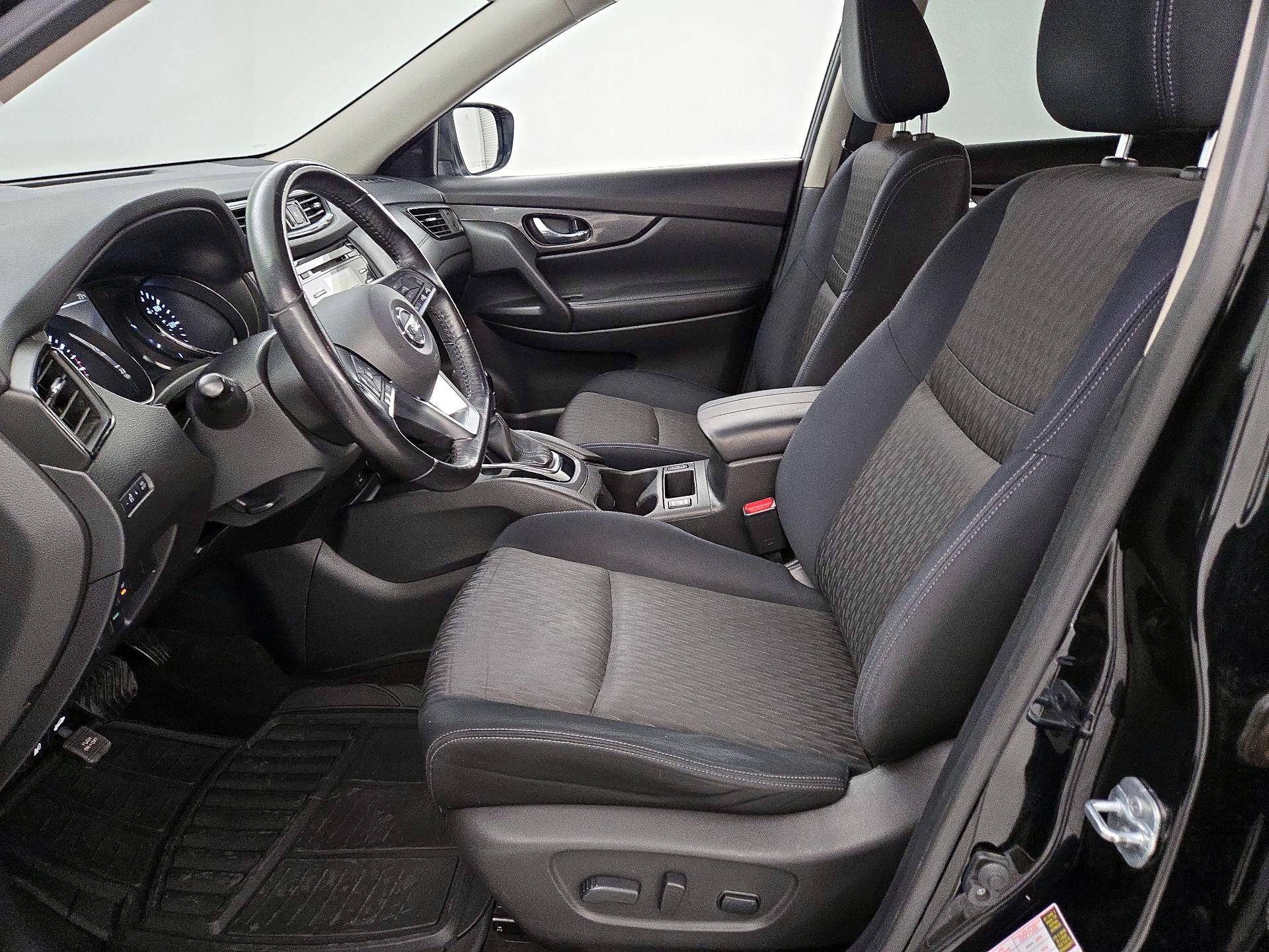 Thumbnail: 2017 Nissan Rogue - 11