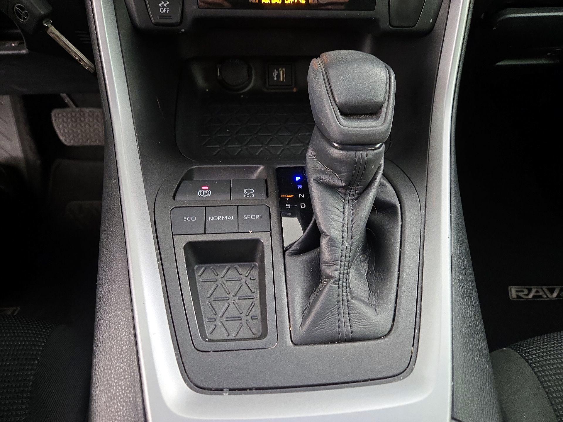 Thumbnail: 2023 Toyota RAV4 - 17