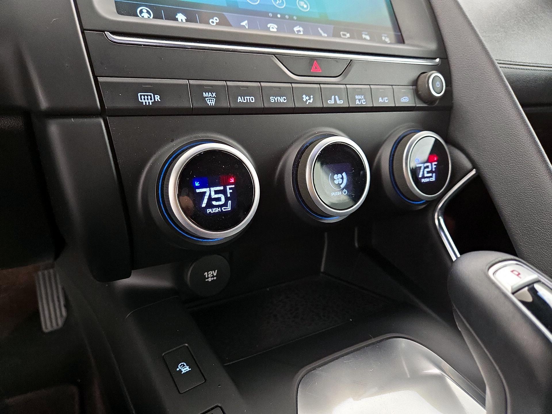 Thumbnail: 2020 Jaguar E-Pace - 17