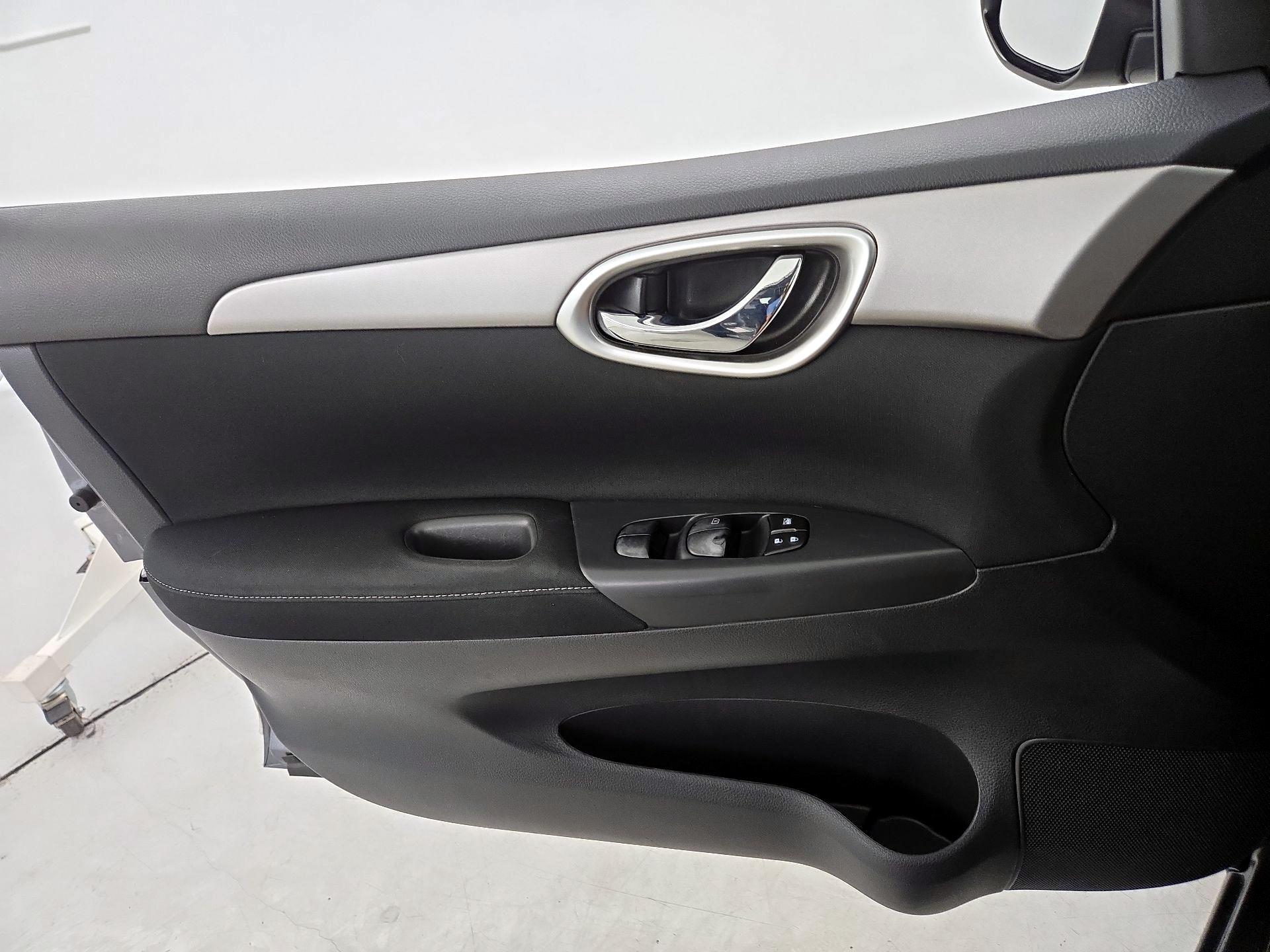 Thumbnail: 2015 Nissan Sentra - 12