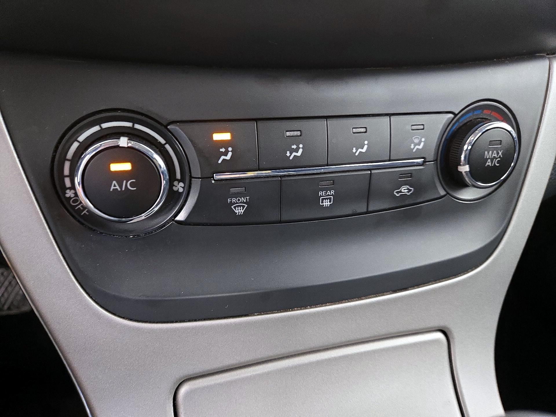 Thumbnail: 2015 Nissan Sentra - 15