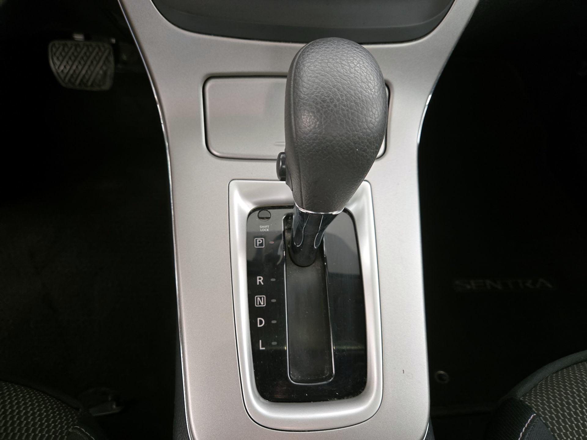 Thumbnail: 2015 Nissan Sentra - 16