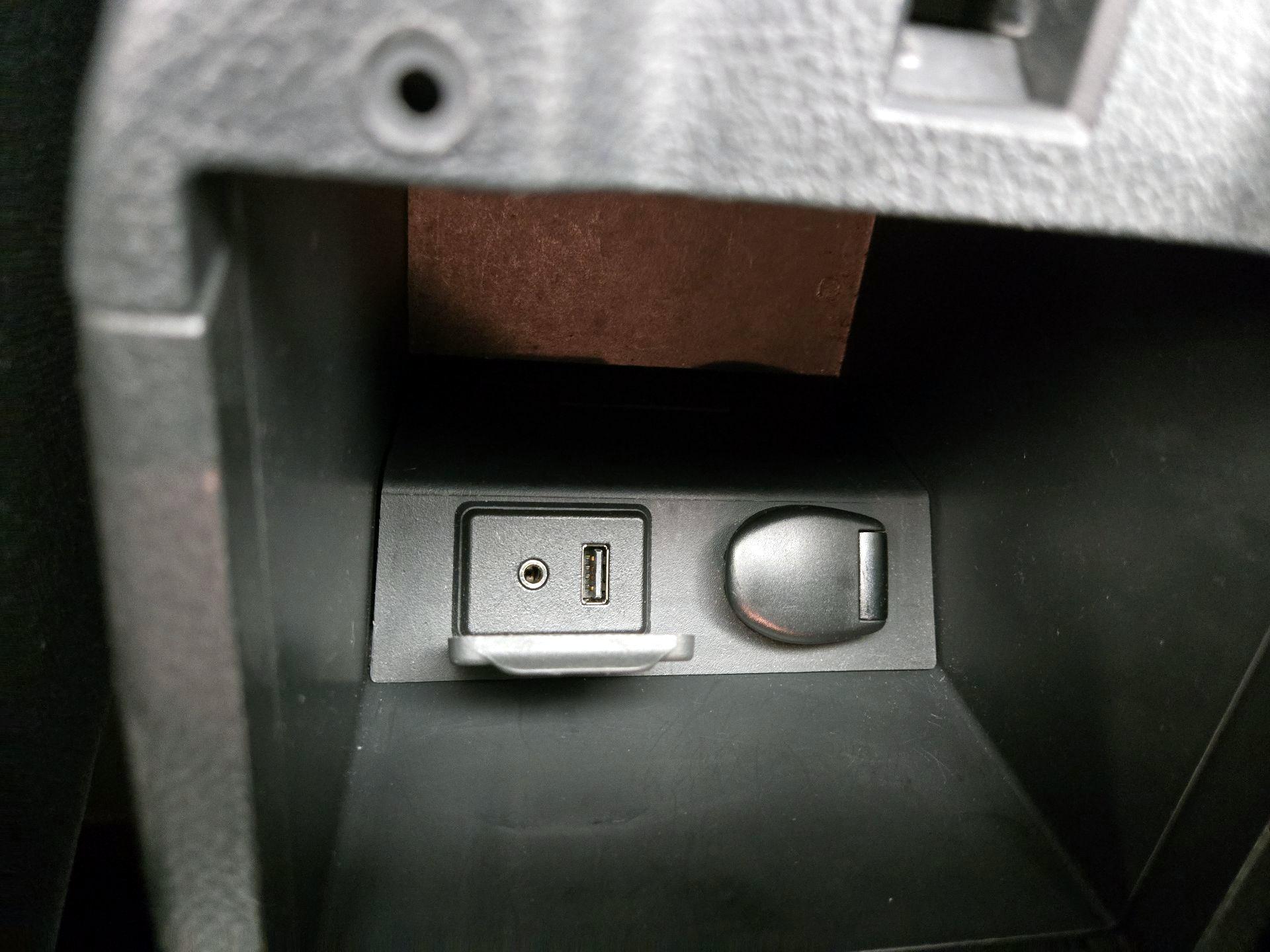 Thumbnail: 2015 Nissan Sentra - 17