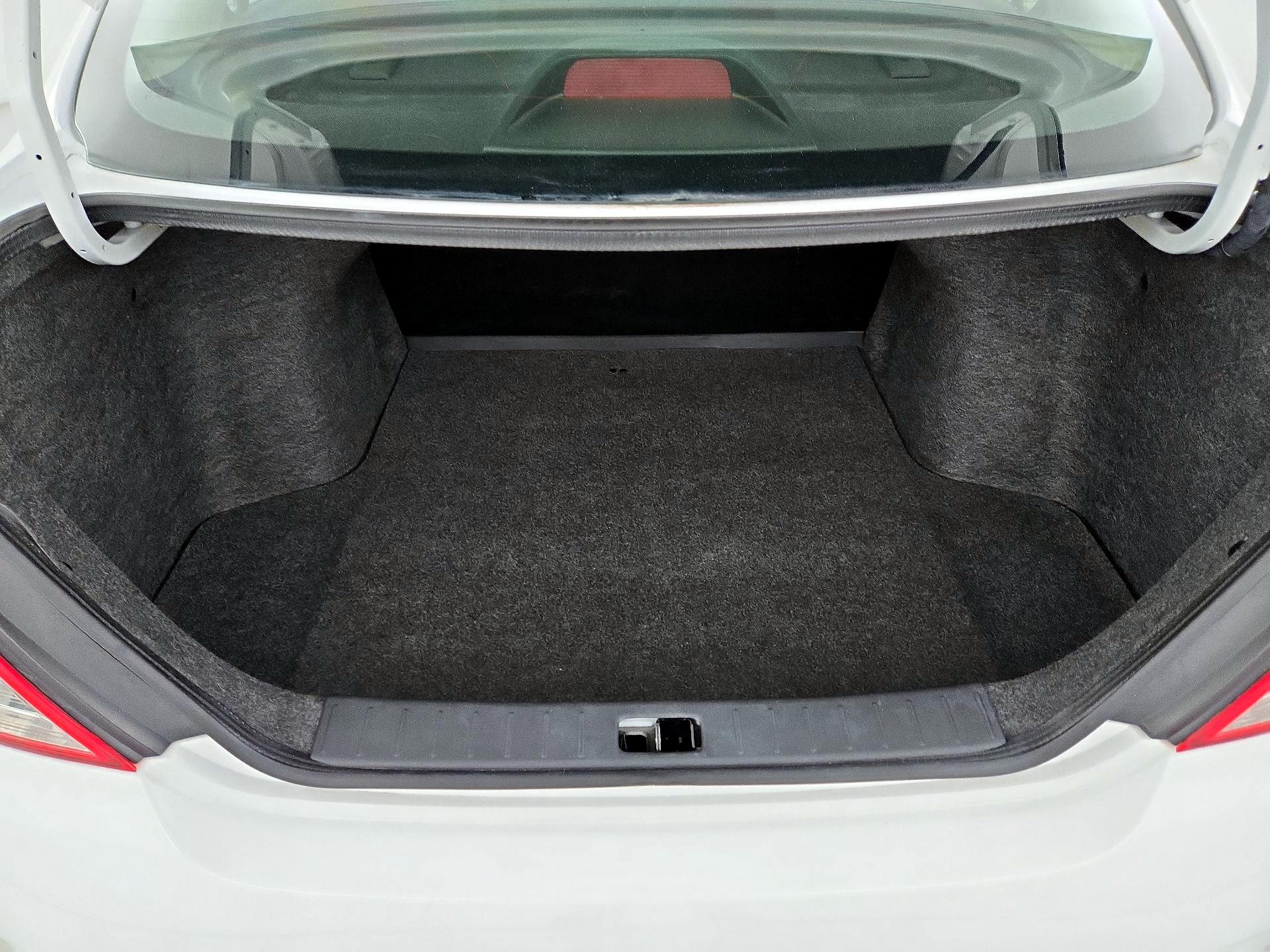 Thumbnail: 2016 Nissan Versa - 18