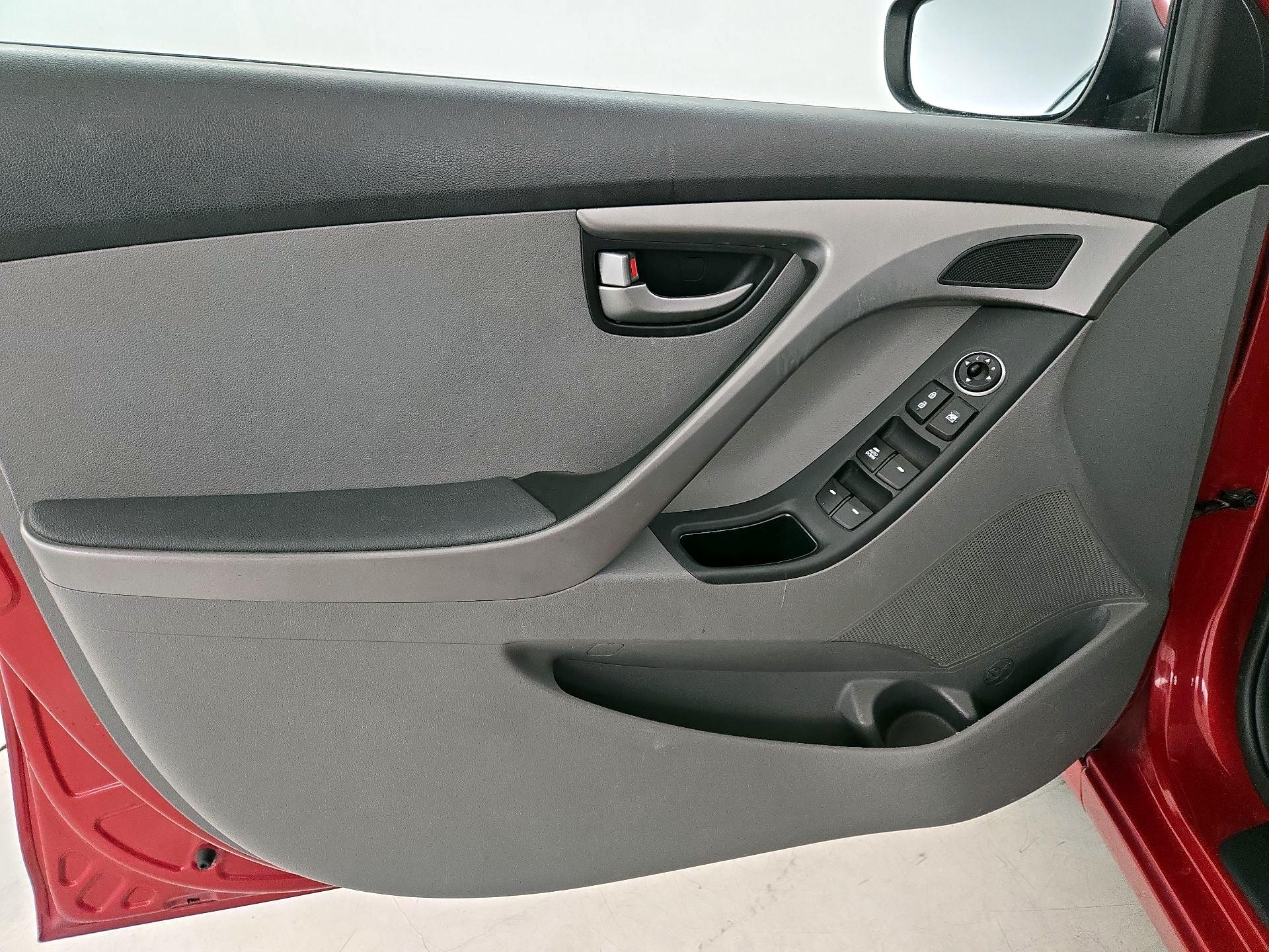 Thumbnail: 2016 Hyundai Elantra - 12