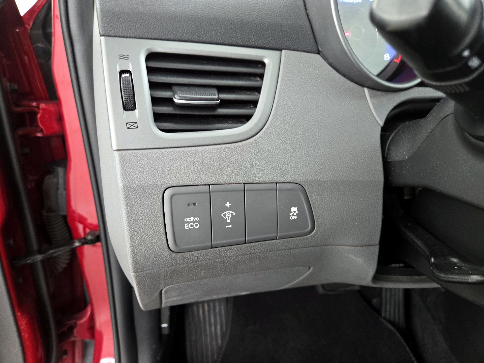 Thumbnail: 2016 Hyundai Elantra - 13