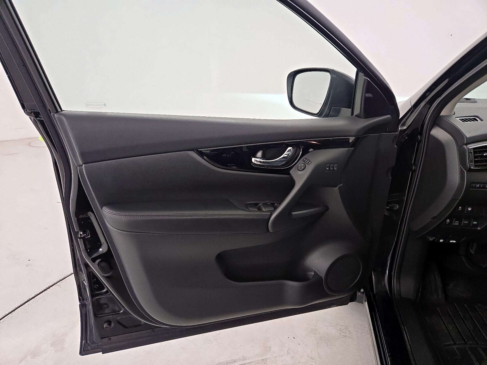 Thumbnail: 2022 Nissan Rogue Sport - 12