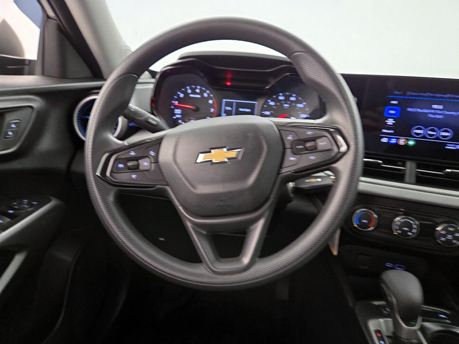 Thumbnail: 2024 Chevrolet Trax - 10