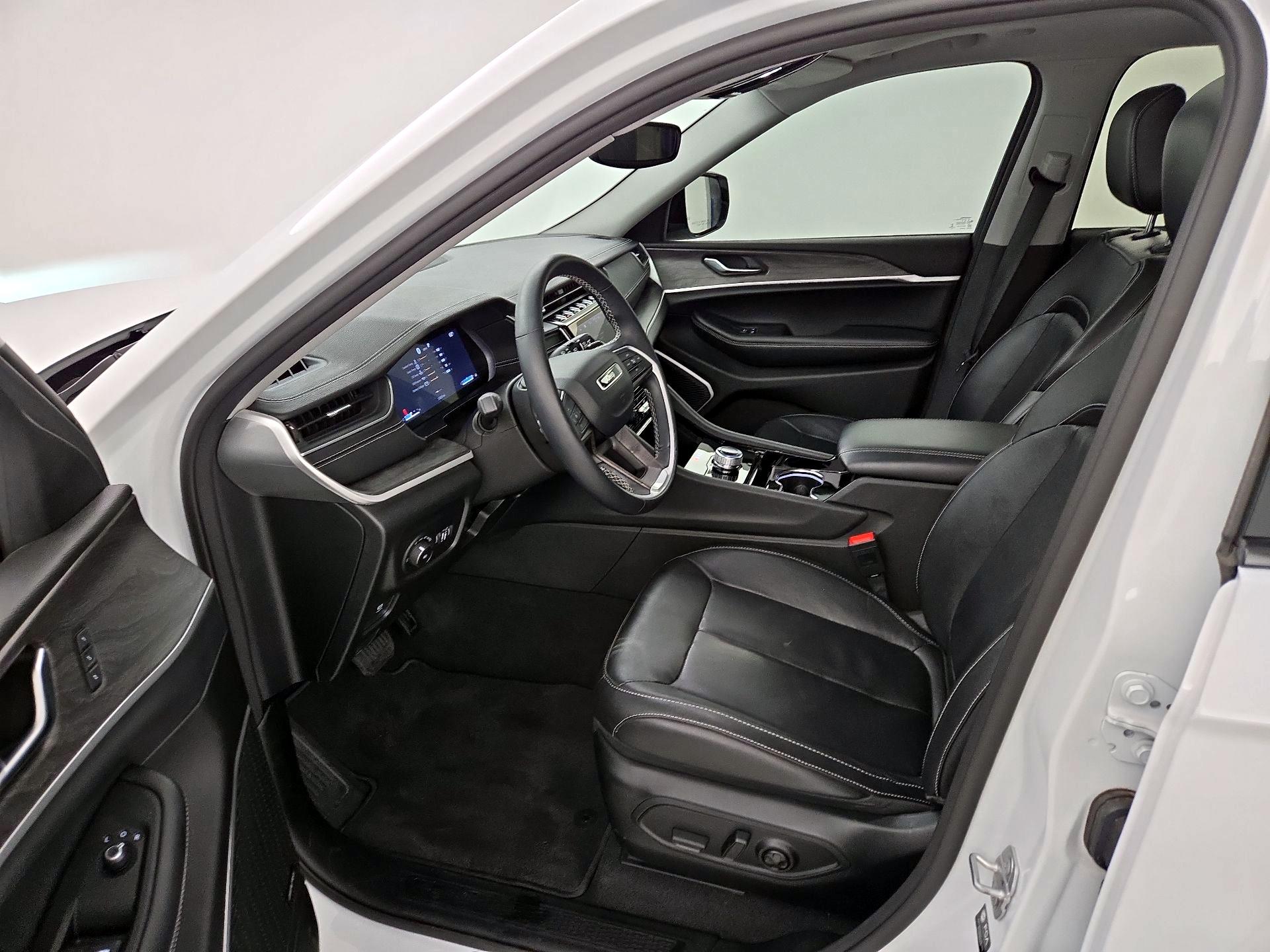 Thumbnail: 2022 Jeep Grand Cherokee - 11