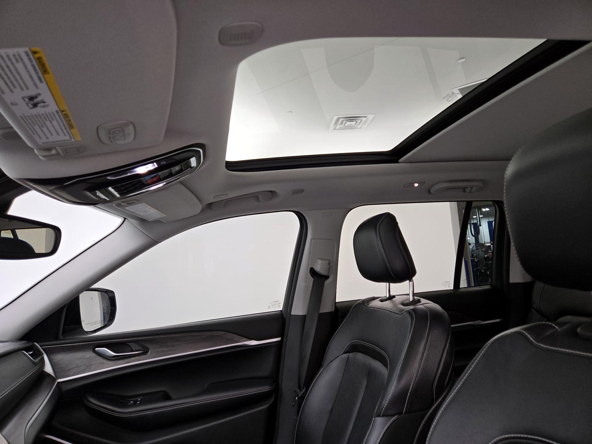 Thumbnail: 2022 Jeep Grand Cherokee - 19