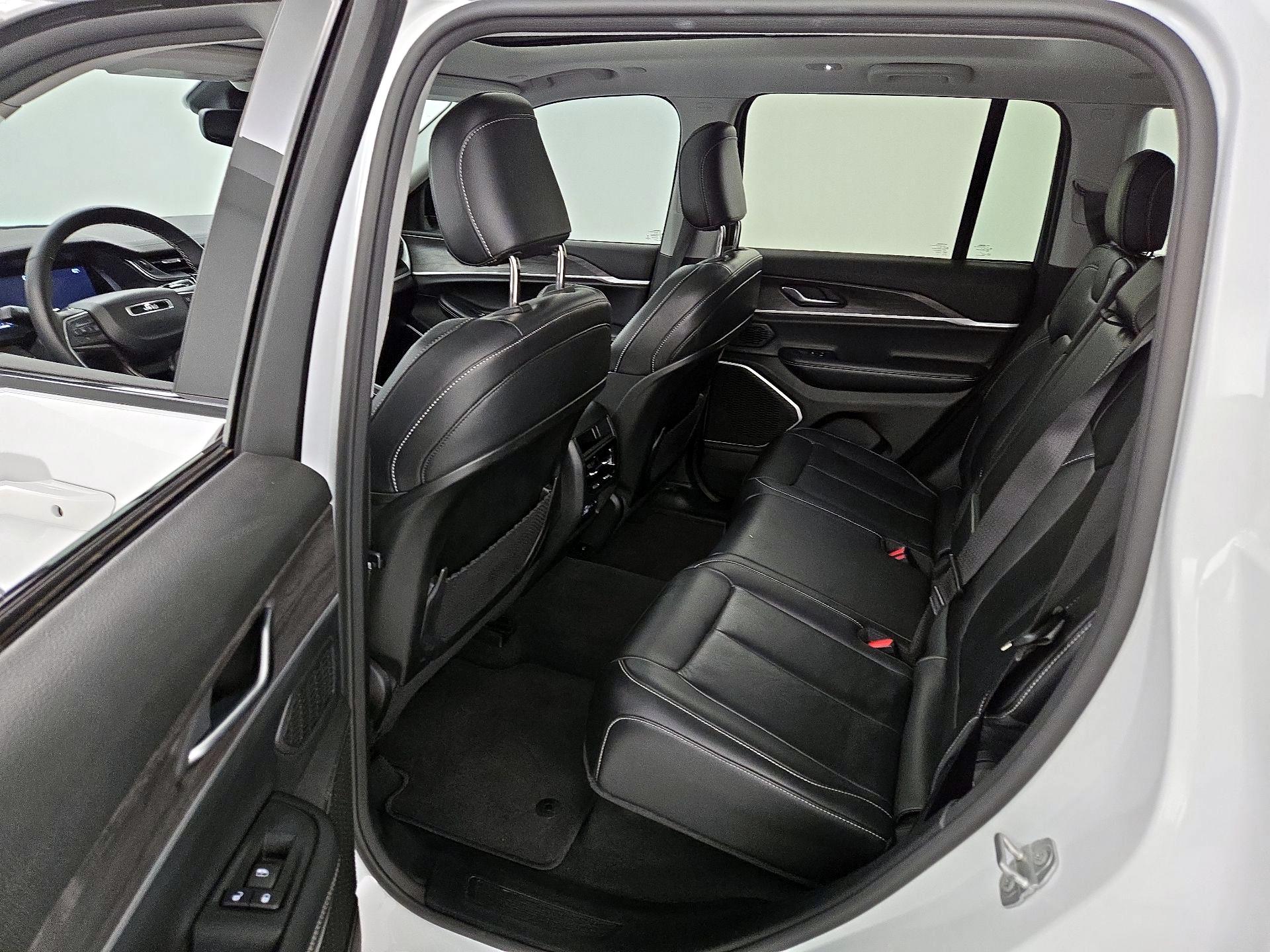 Thumbnail: 2022 Jeep Grand Cherokee - 20