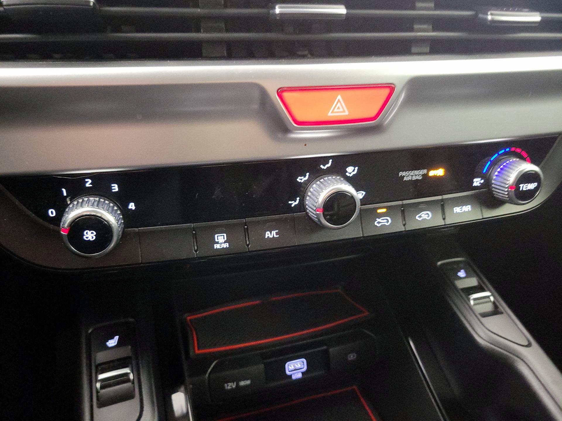 Thumbnail: 2020 Kia Telluride - 16