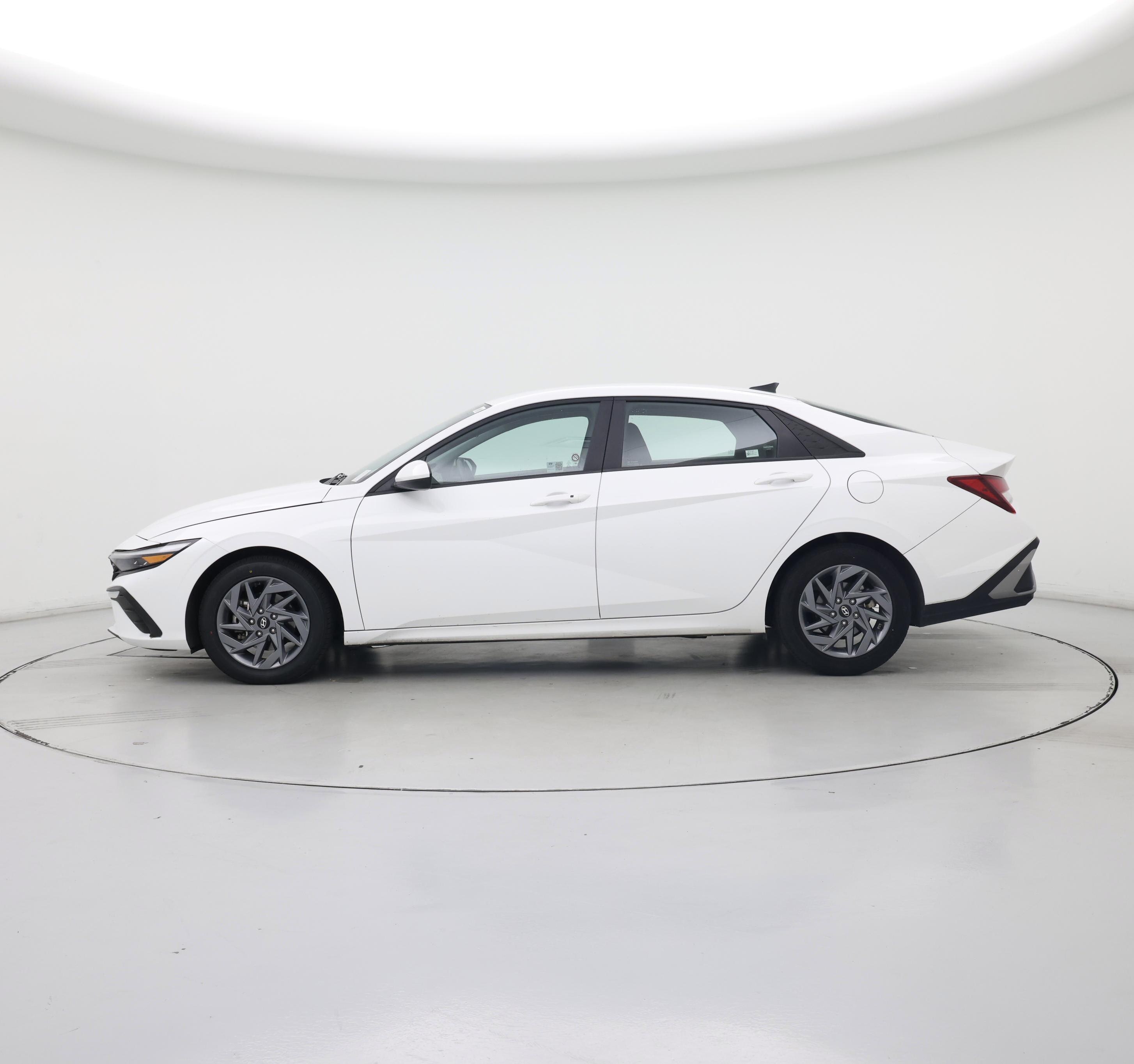 Thumbnail: 2024 Hyundai Elantra - 3