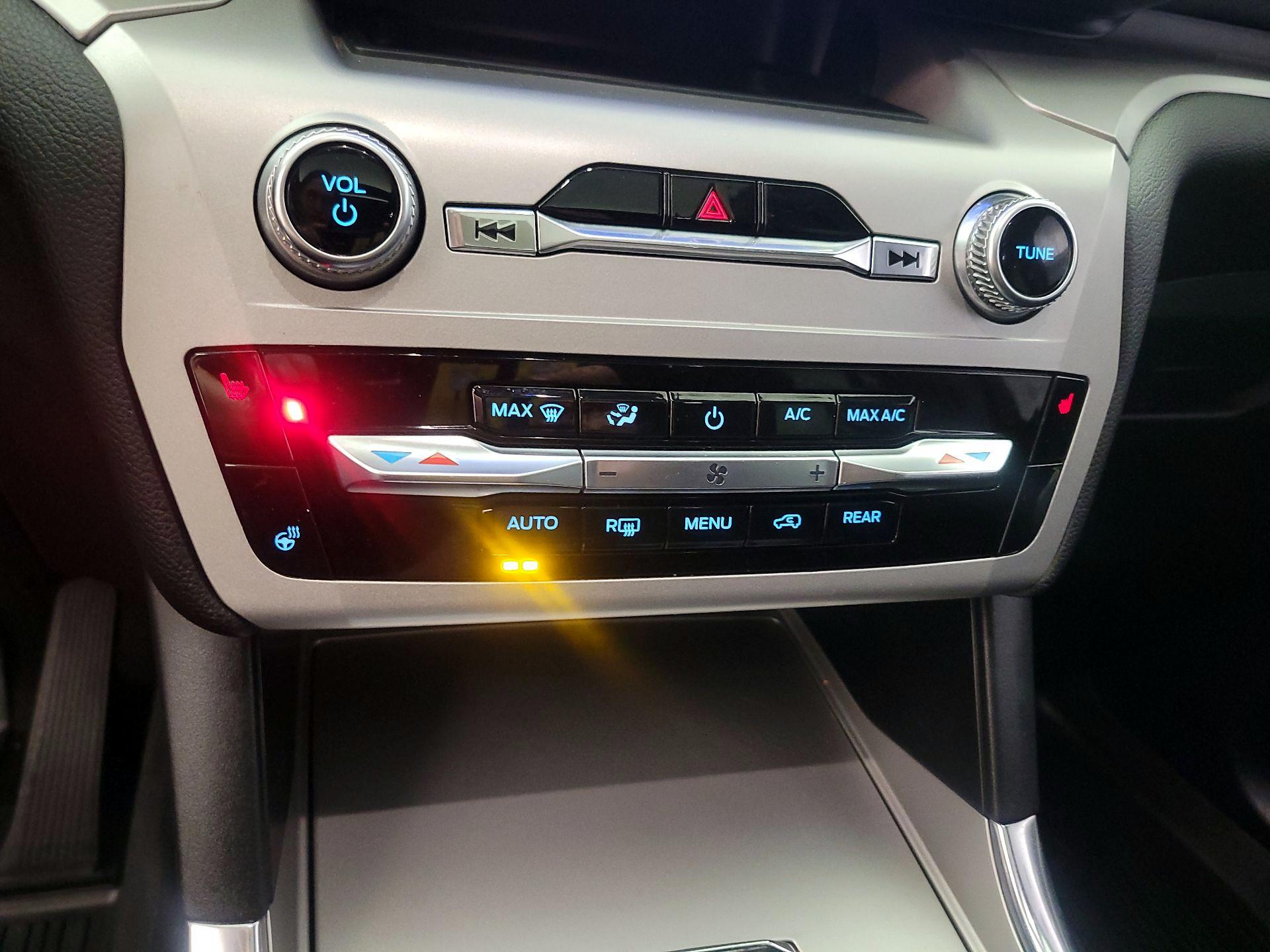 Thumbnail: 2022 Ford Explorer - 16