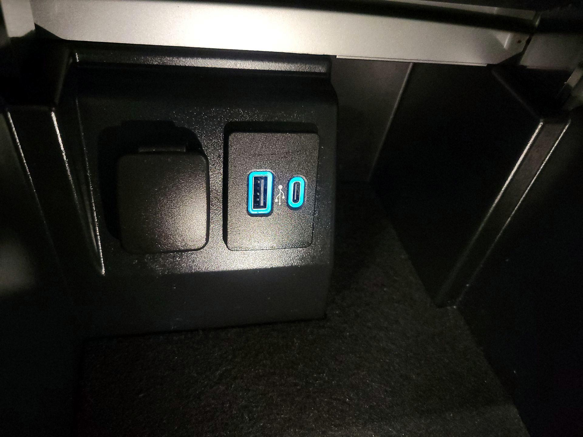 Thumbnail: 2022 Ford Explorer - 18