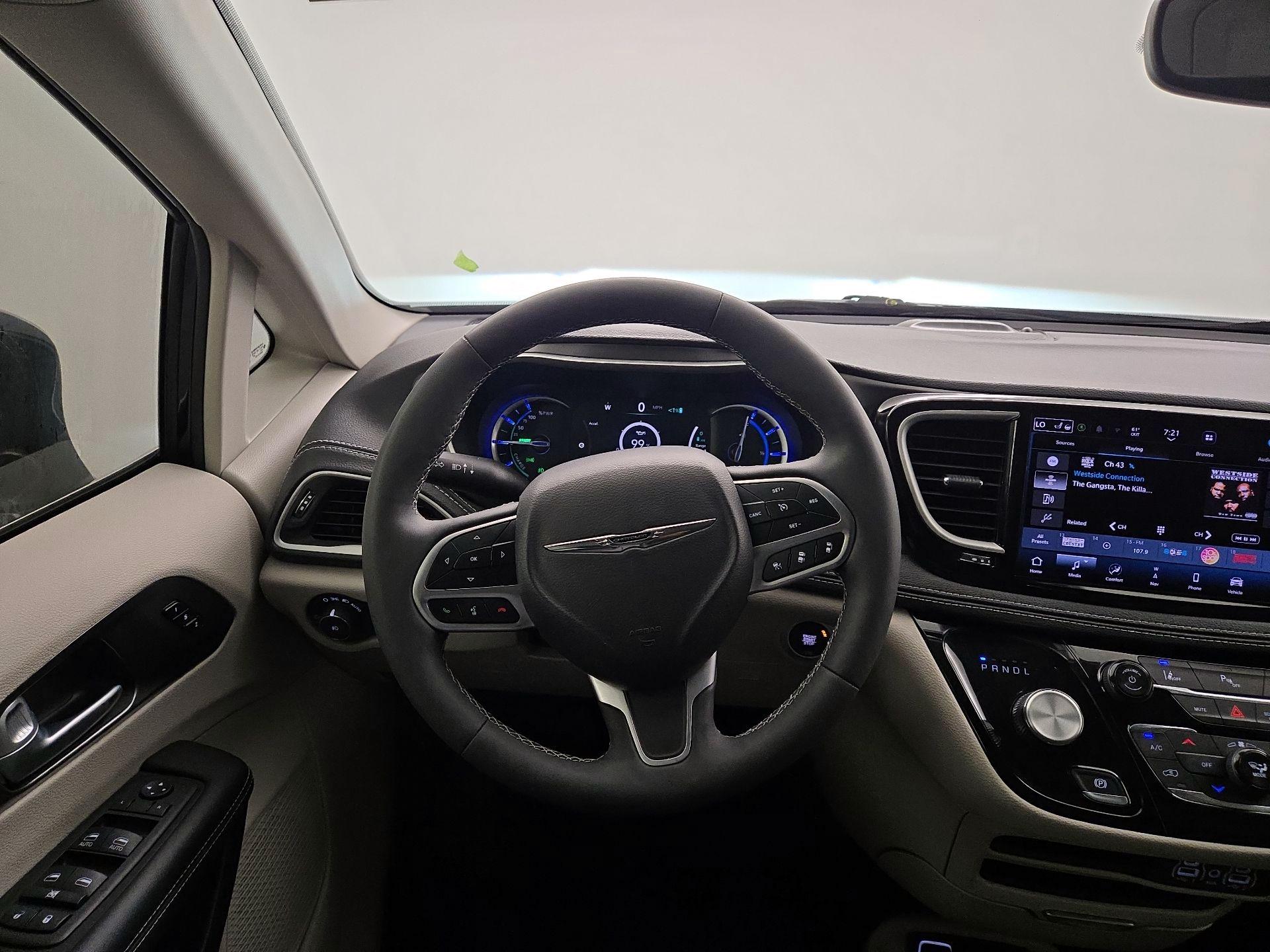 Thumbnail: 2024 Chrysler Pacifica - 10