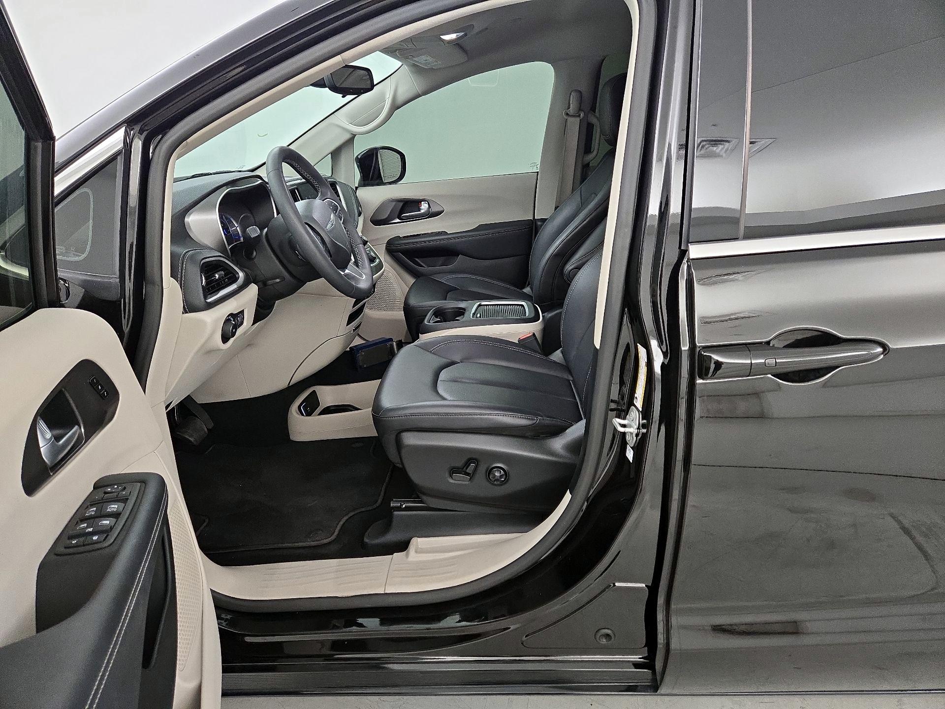 Thumbnail: 2024 Chrysler Pacifica - 11