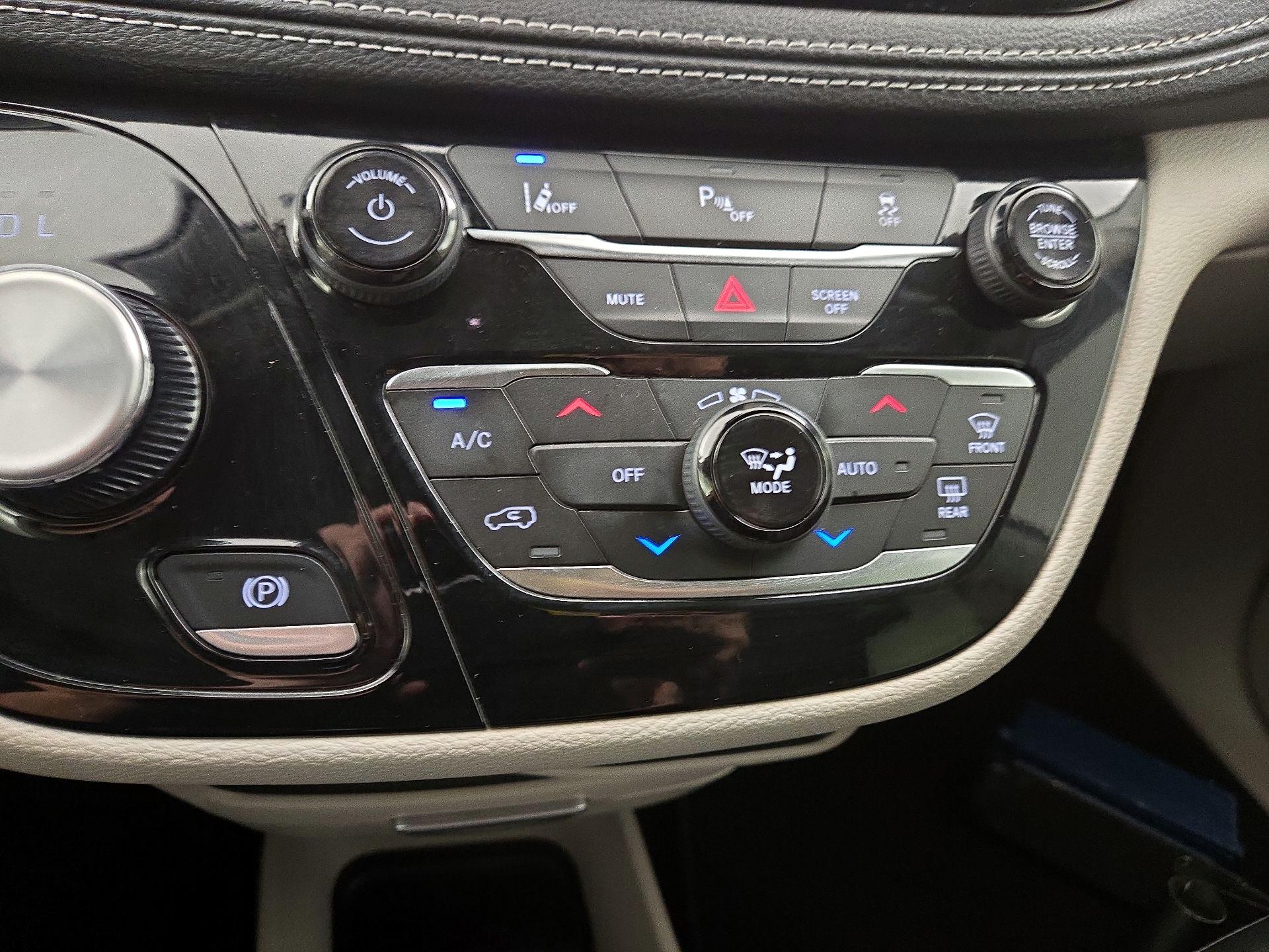 Thumbnail: 2024 Chrysler Pacifica - 16