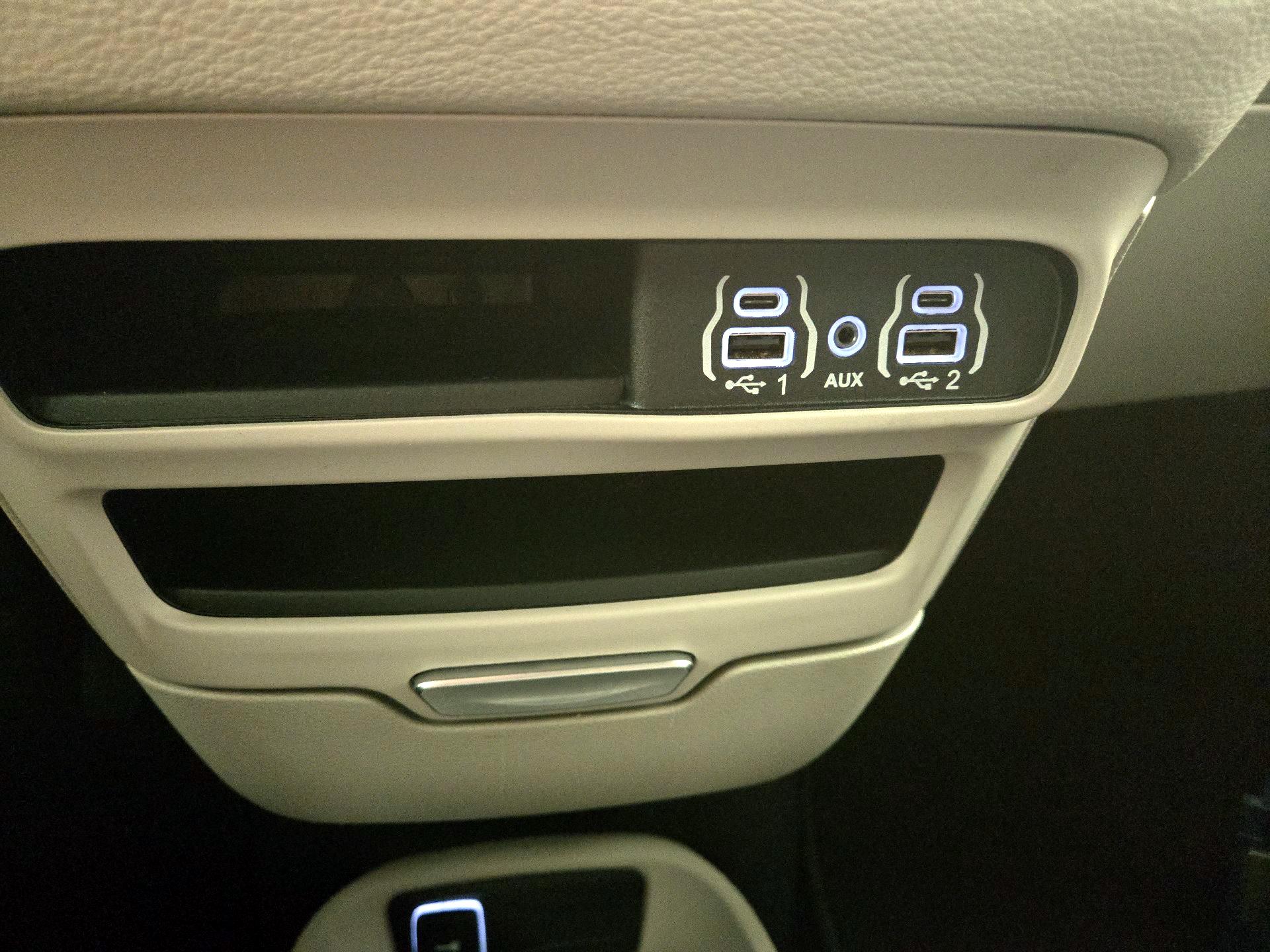 Thumbnail: 2024 Chrysler Pacifica - 18