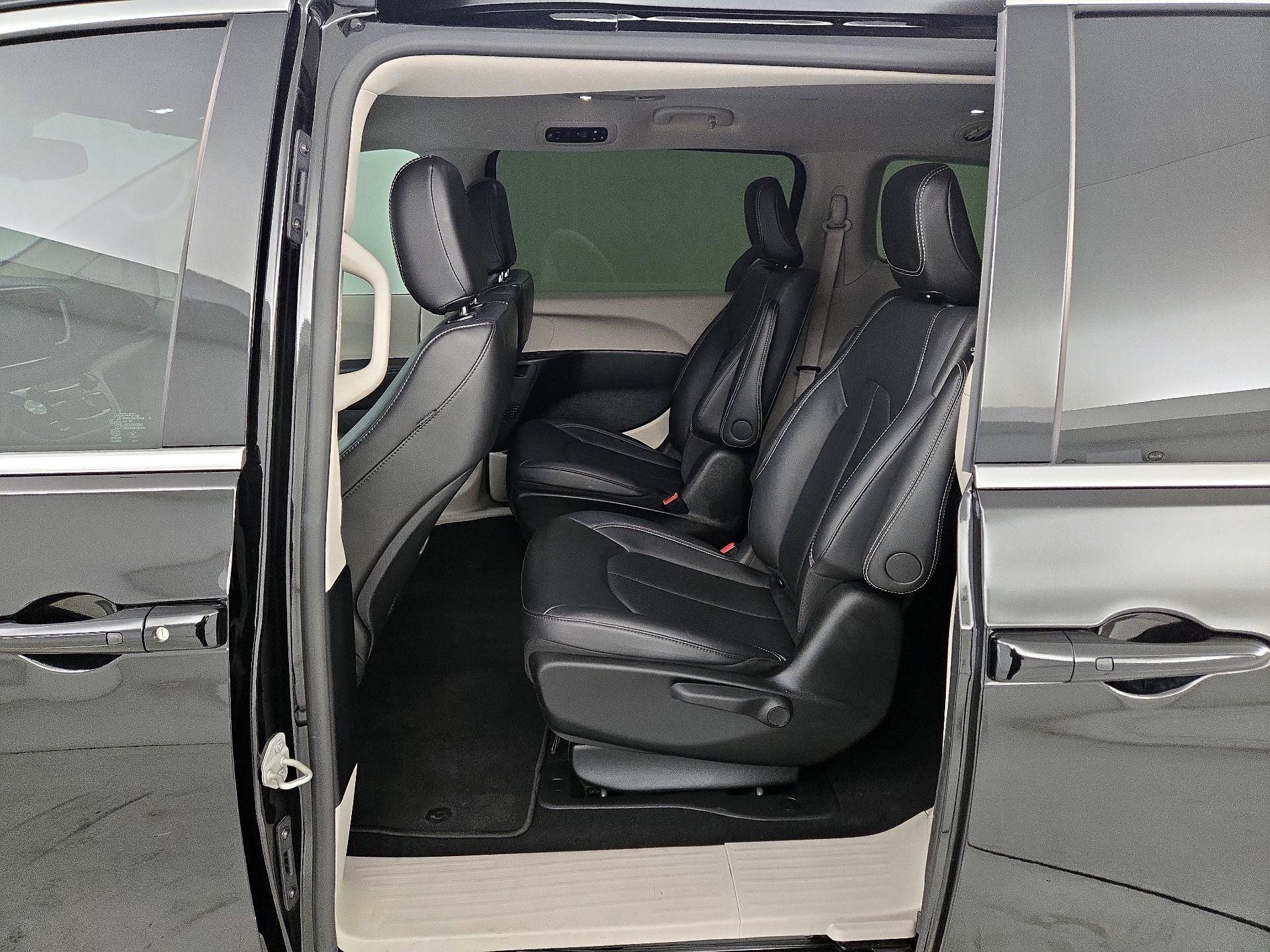 Thumbnail: 2024 Chrysler Pacifica - 19