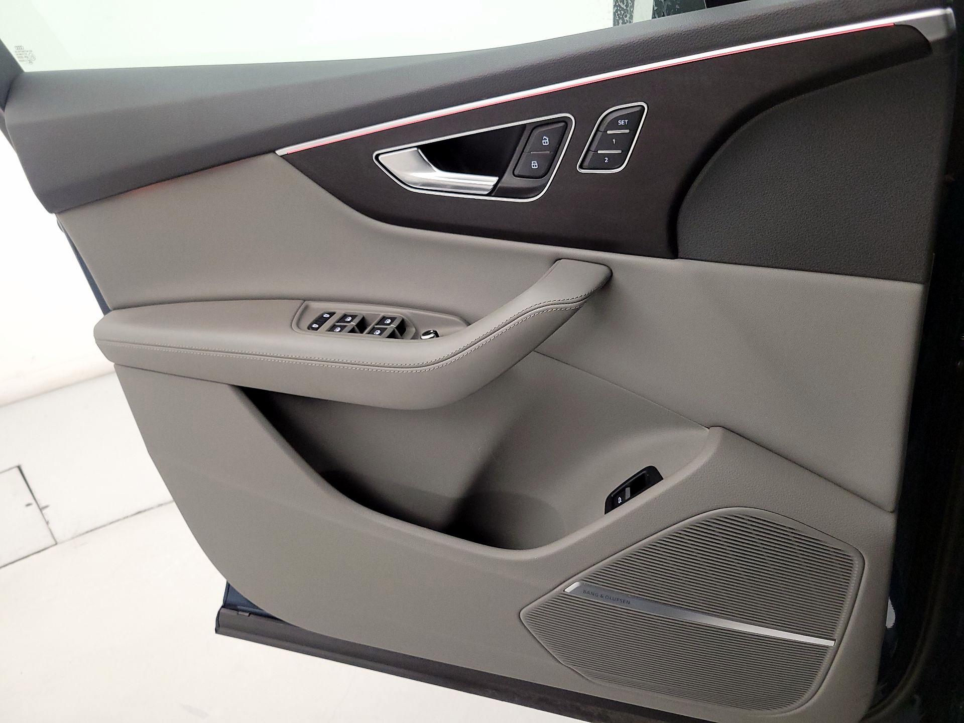 Thumbnail: 2022 Audi Q7 - 12