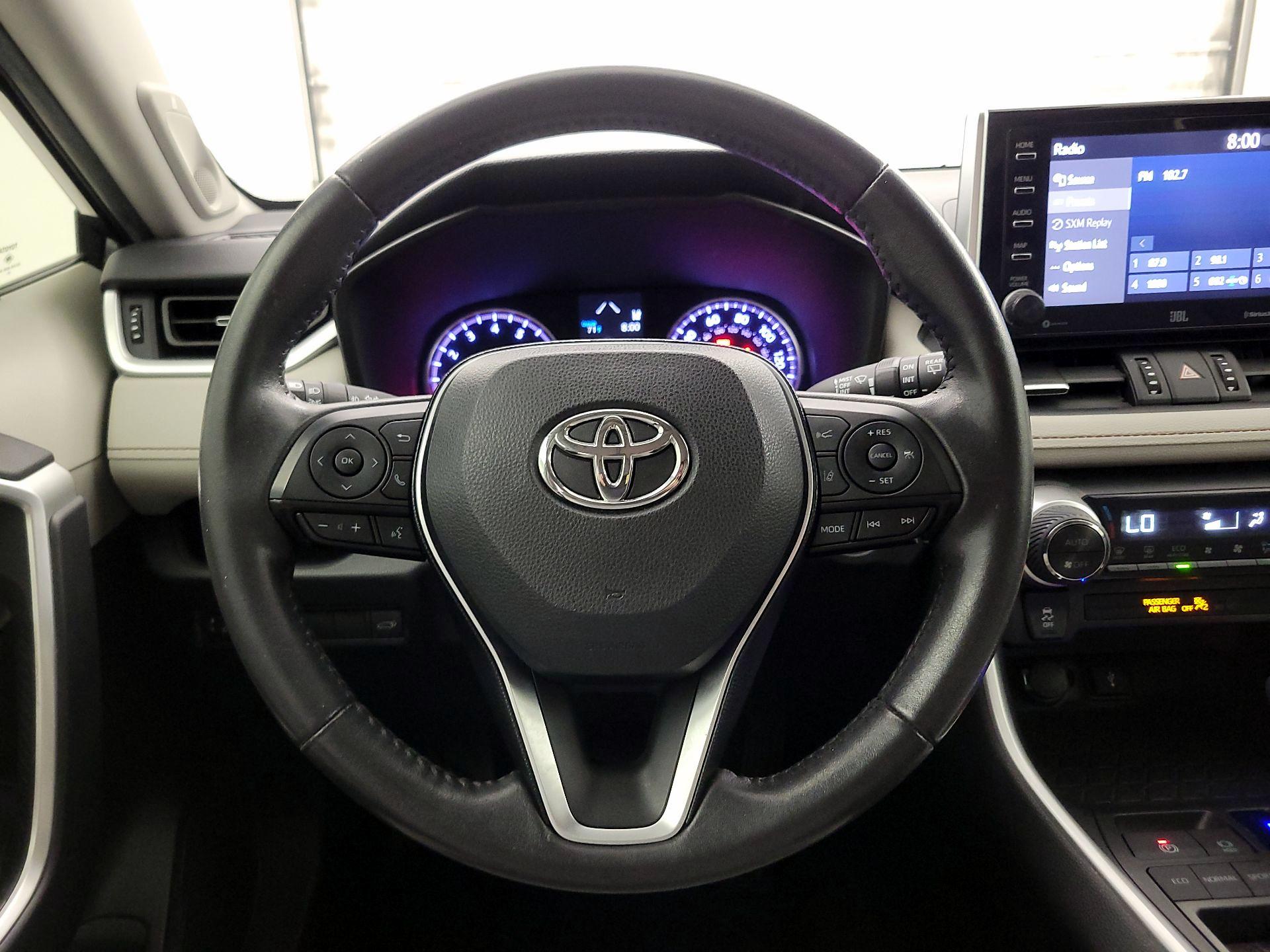 Thumbnail: 2020 Toyota RAV4 - 10