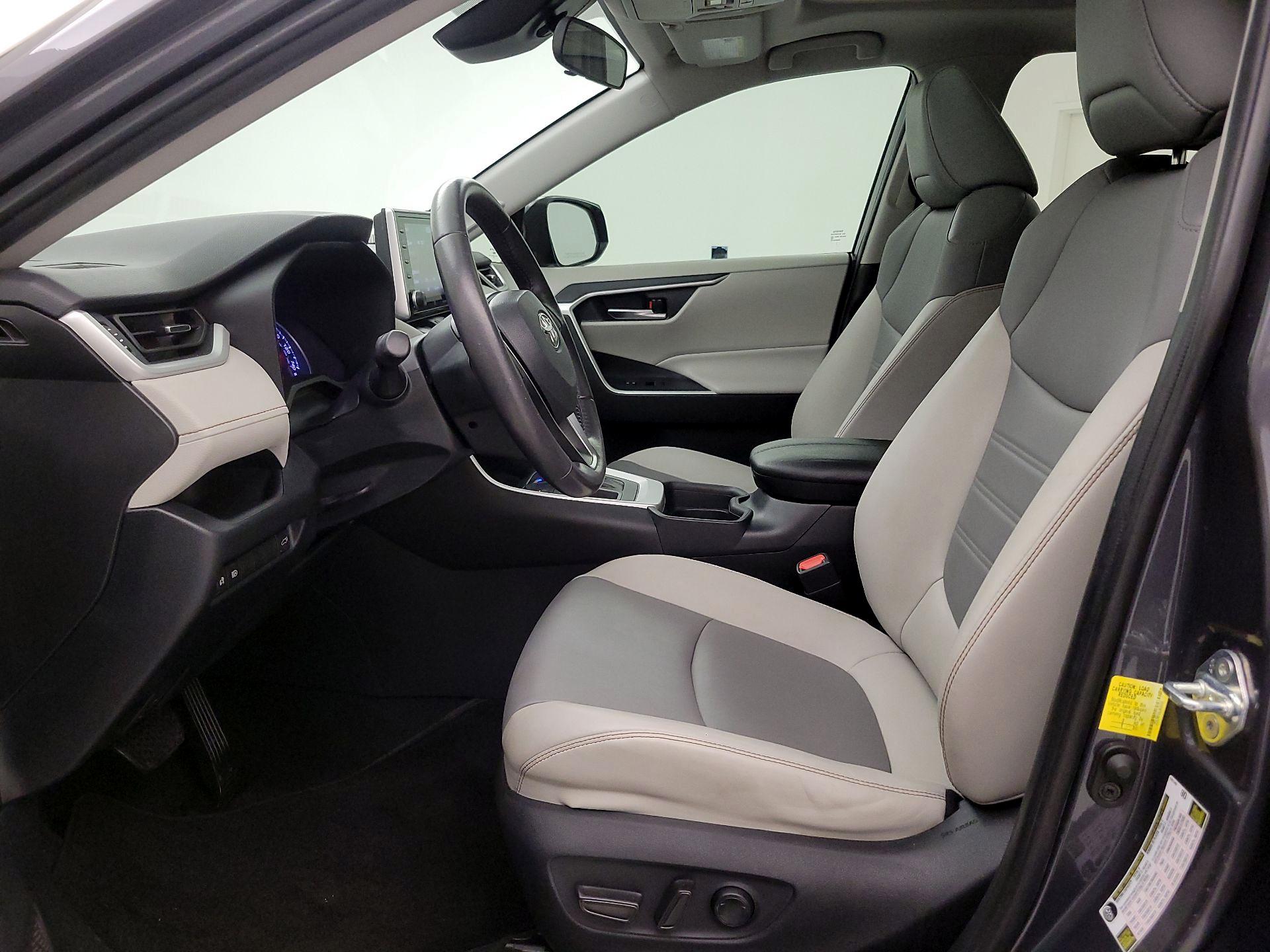 Thumbnail: 2020 Toyota RAV4 - 11