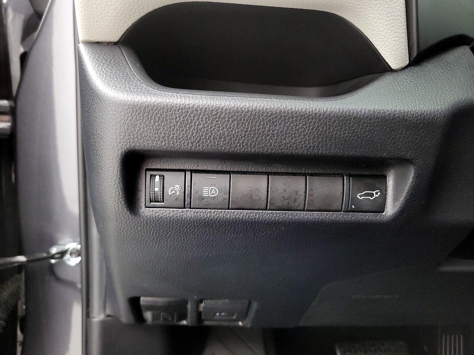 Thumbnail: 2020 Toyota RAV4 - 13