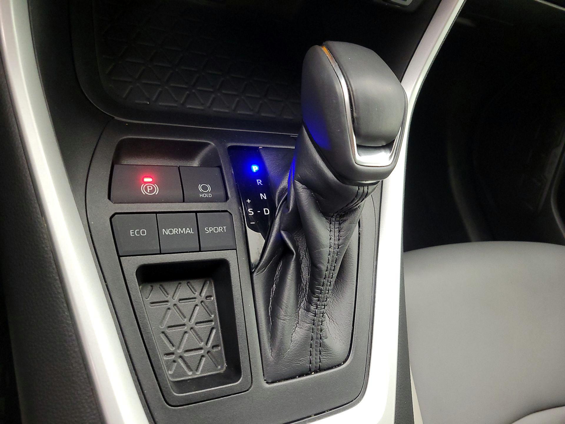 Thumbnail: 2020 Toyota RAV4 - 17